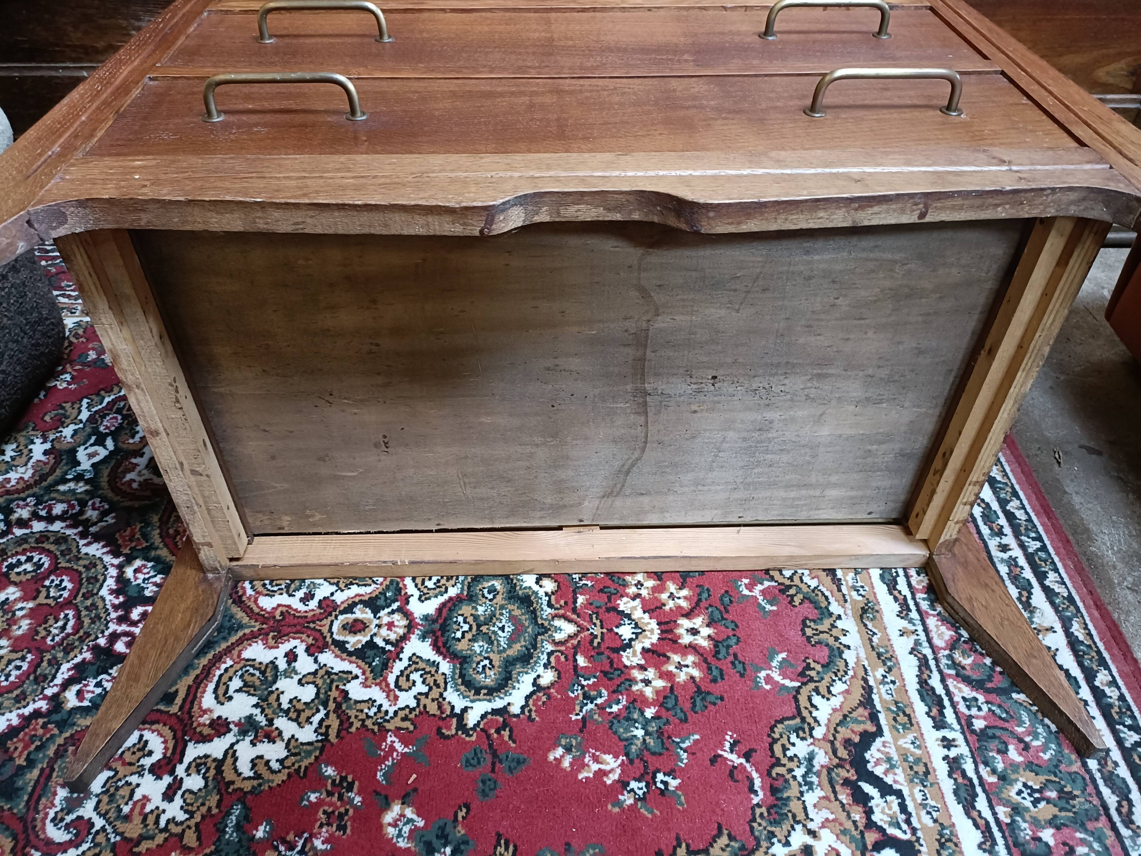 Scandinavian chest of drawers with three drawers in oak feet compass
