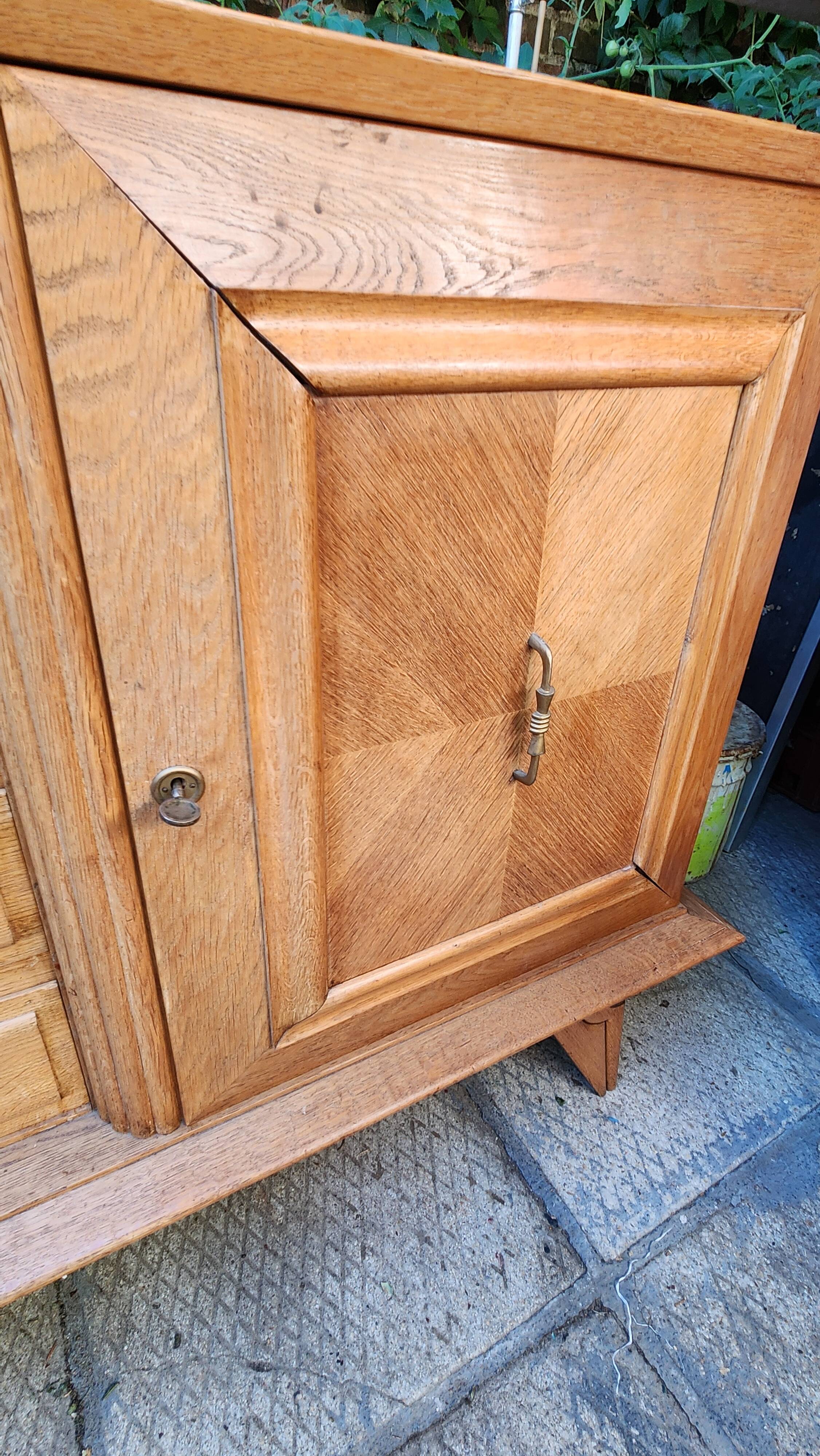 Magnifique grand buffet bas vintage en bois