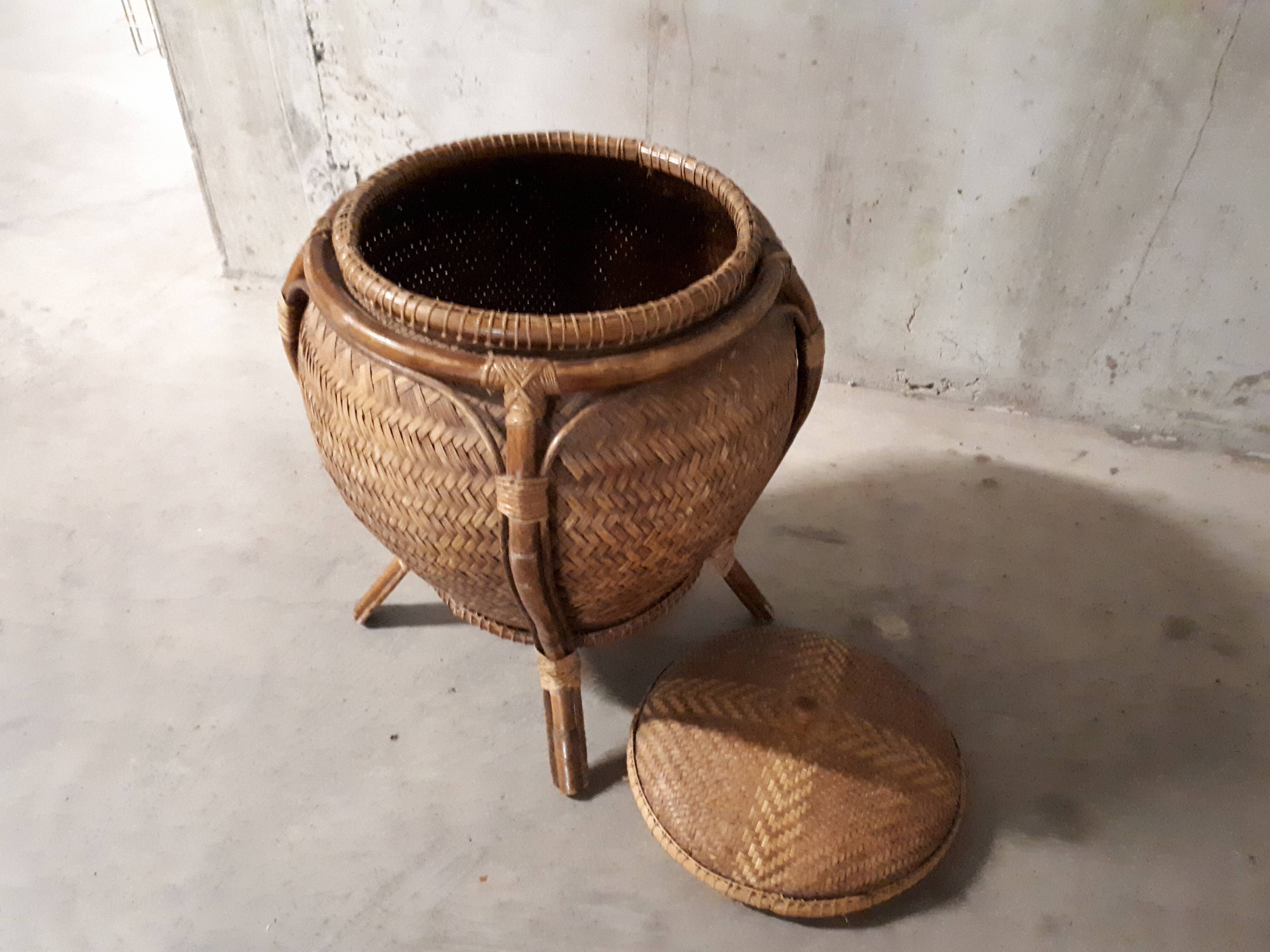 Panière en rotin des années 60