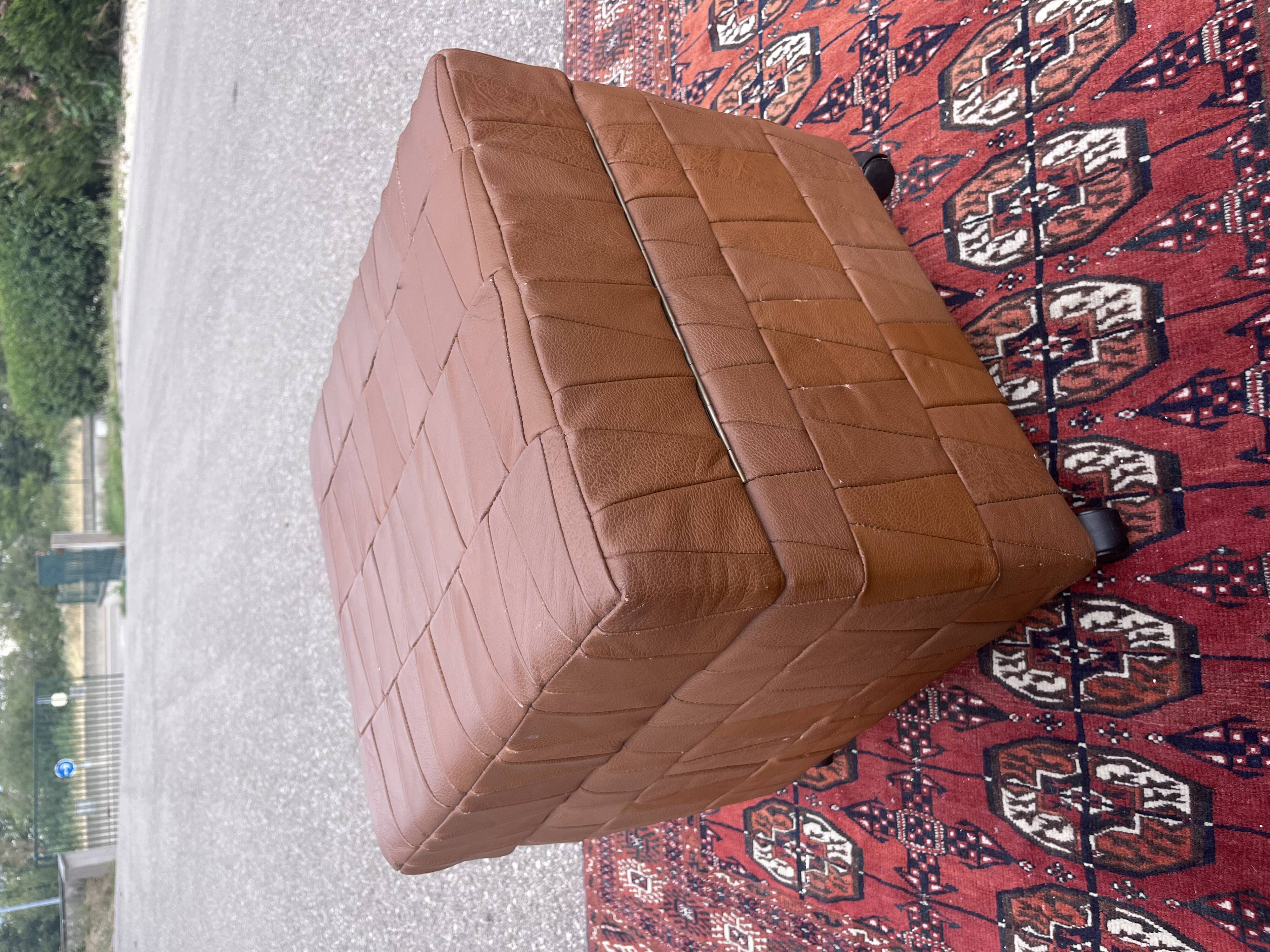 Coffre pouf en cuir