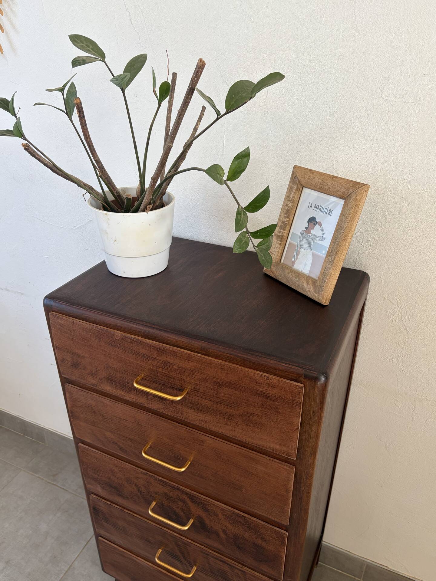 Vintage chest of drawers/commode from the 1960s.