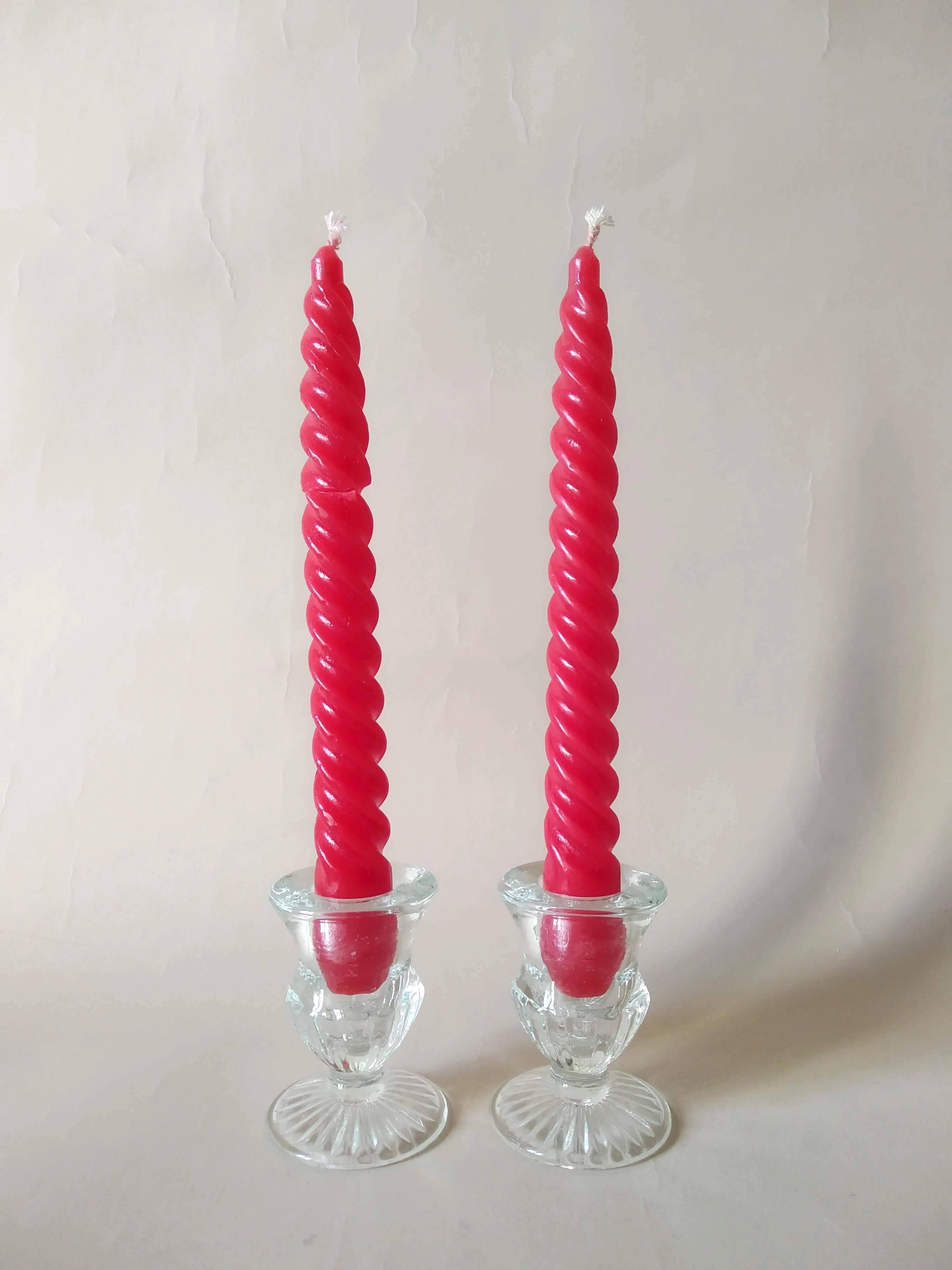 Paire de bougeoirs en verre forme Medicis