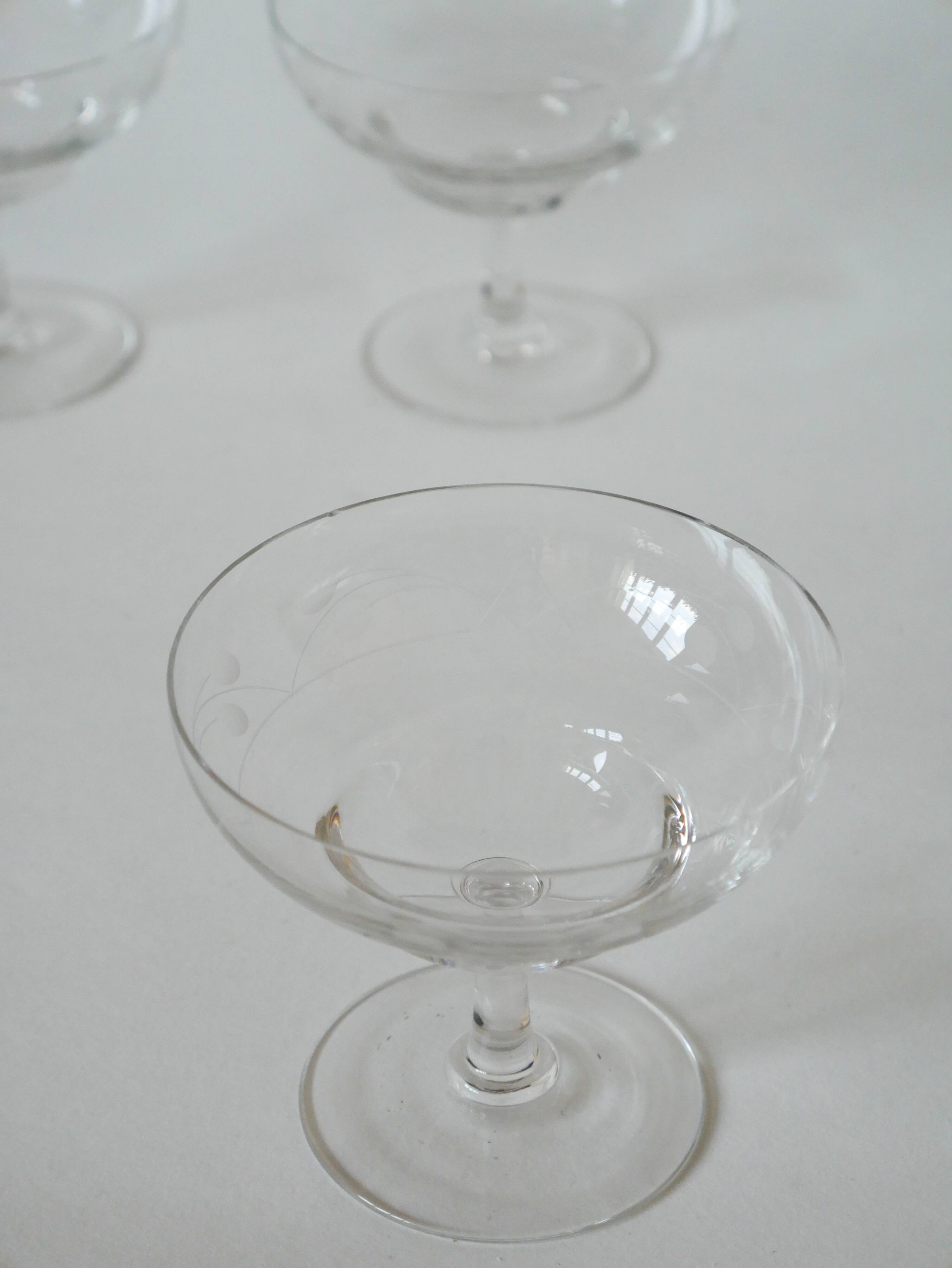 set of 4 engraved crystal champagne glasses 1950 8.5 x 10 cm