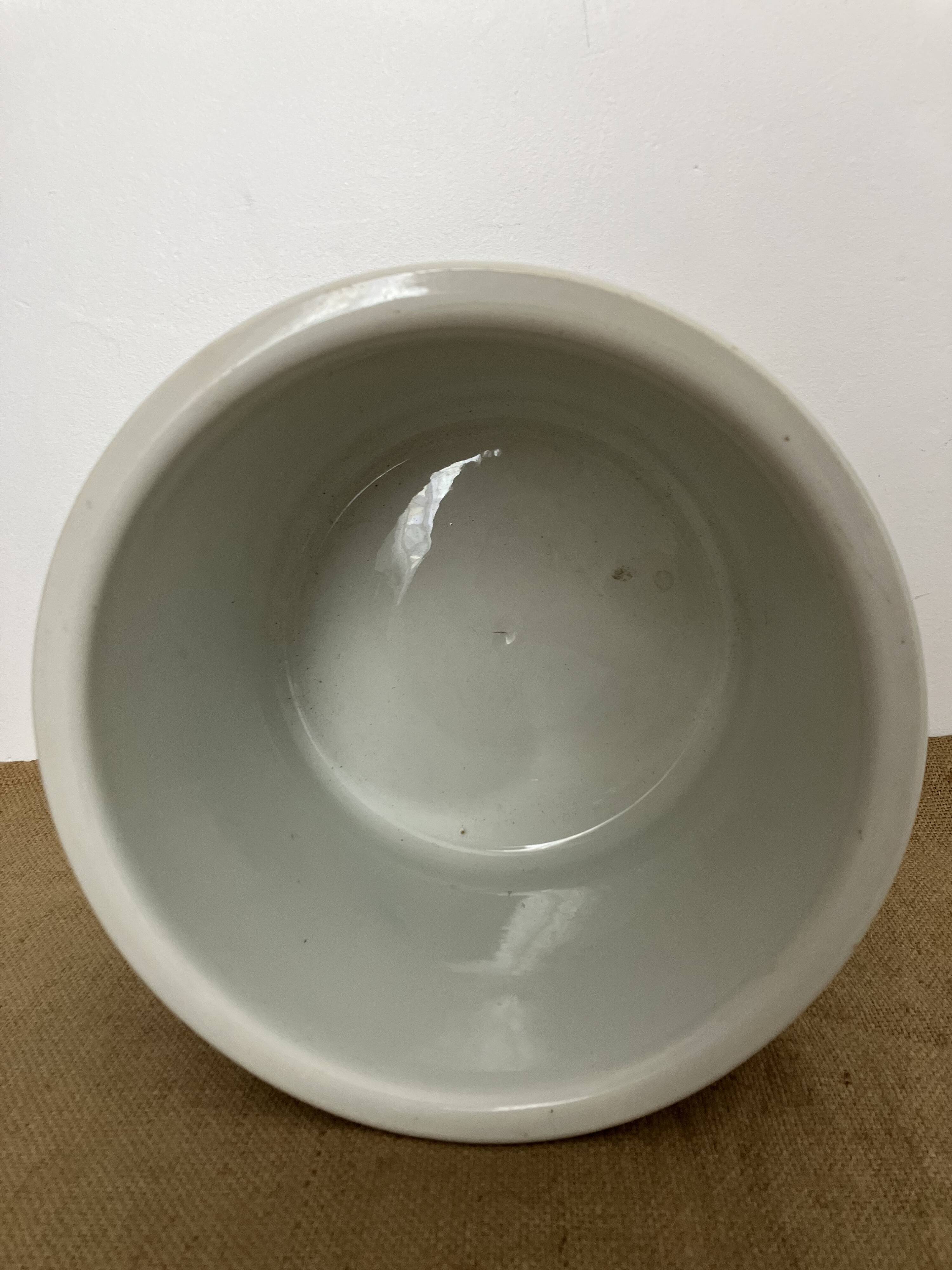 Large white earthenware pot - Creil and Montereau
