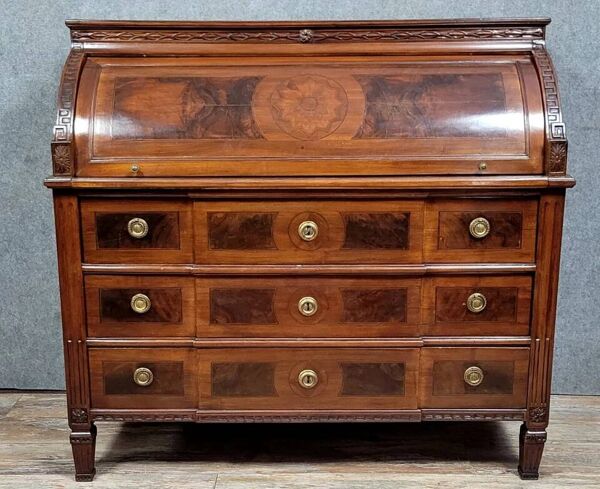 Commode bureau à cylindre époque Louis XVI en marqueterie vers 1760