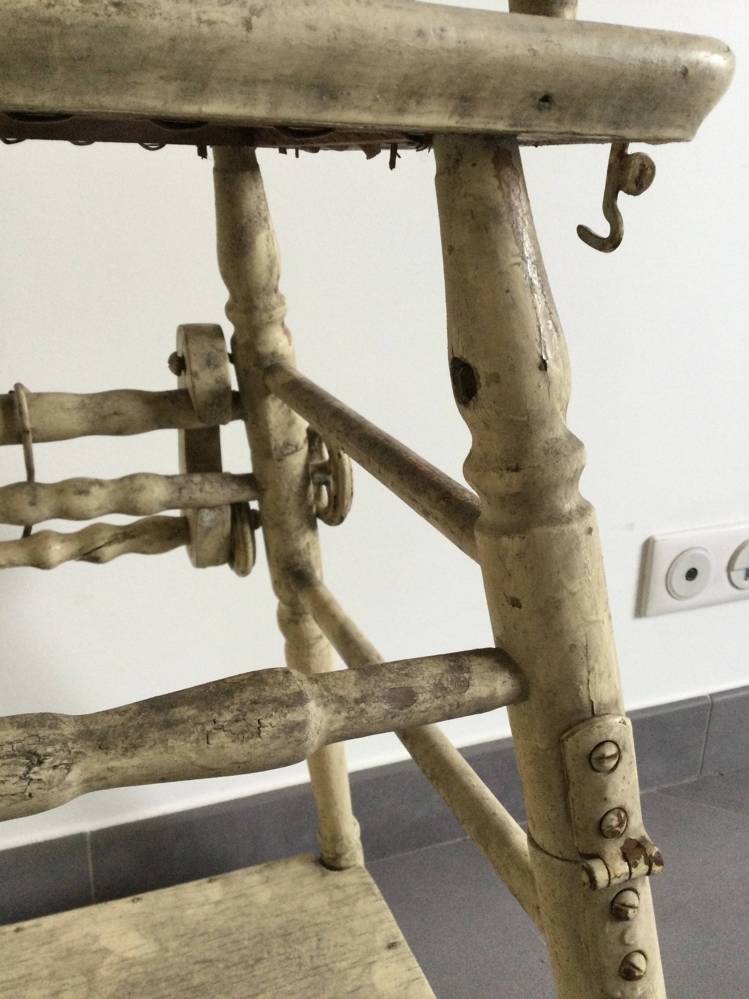 Chaise haute ancienne