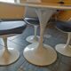 Table et chaises pieds tulipe