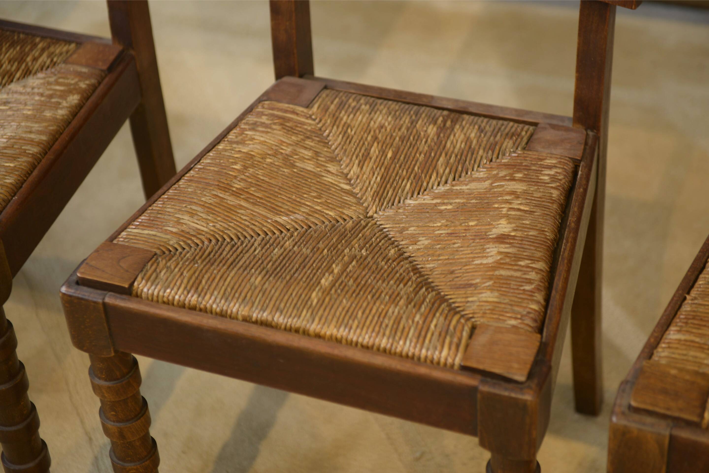 Ensemble de 6 chaises Charles Dudouyt en chêne 1950’s