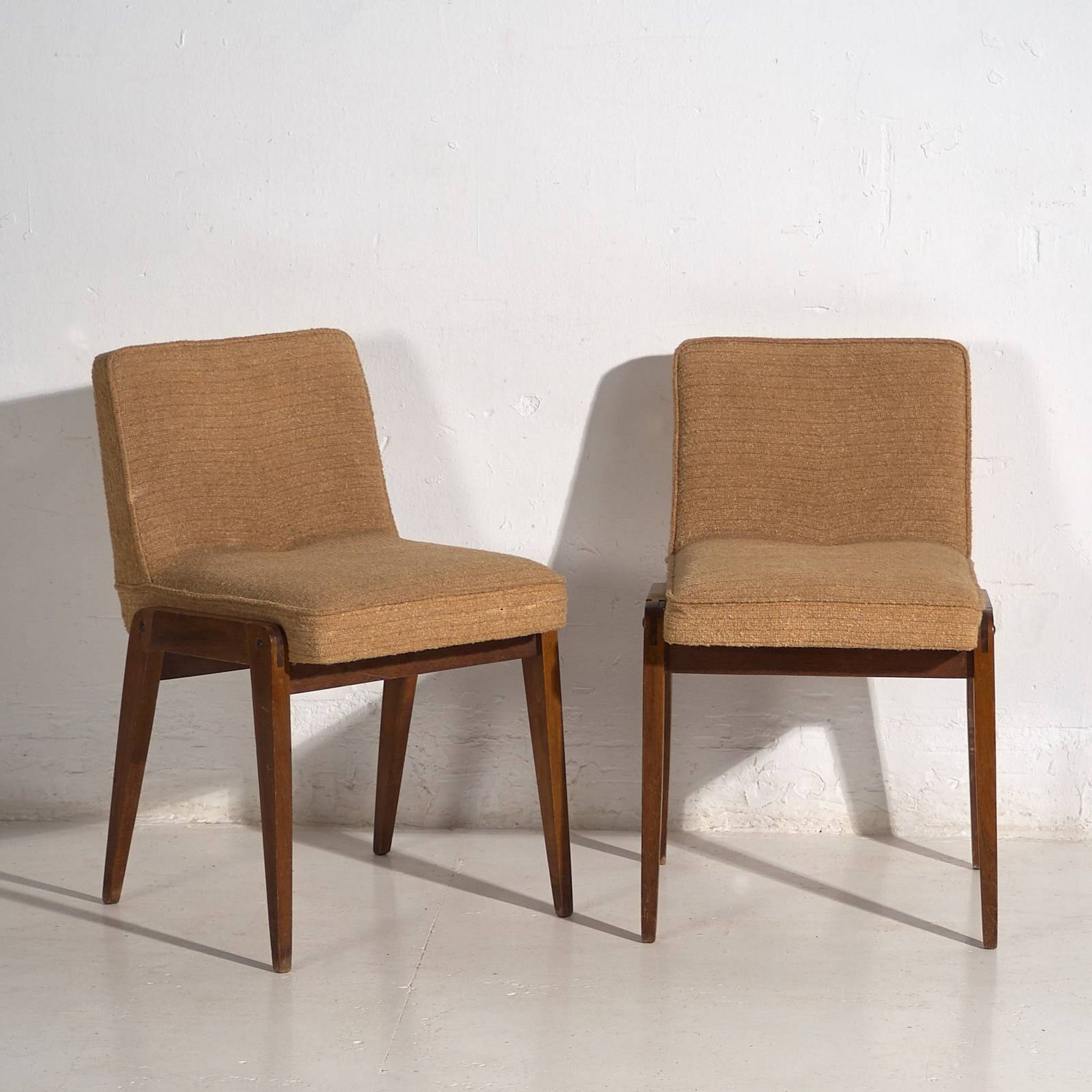 Mid Century style chairs (c.1940). Set of 2 pieces.