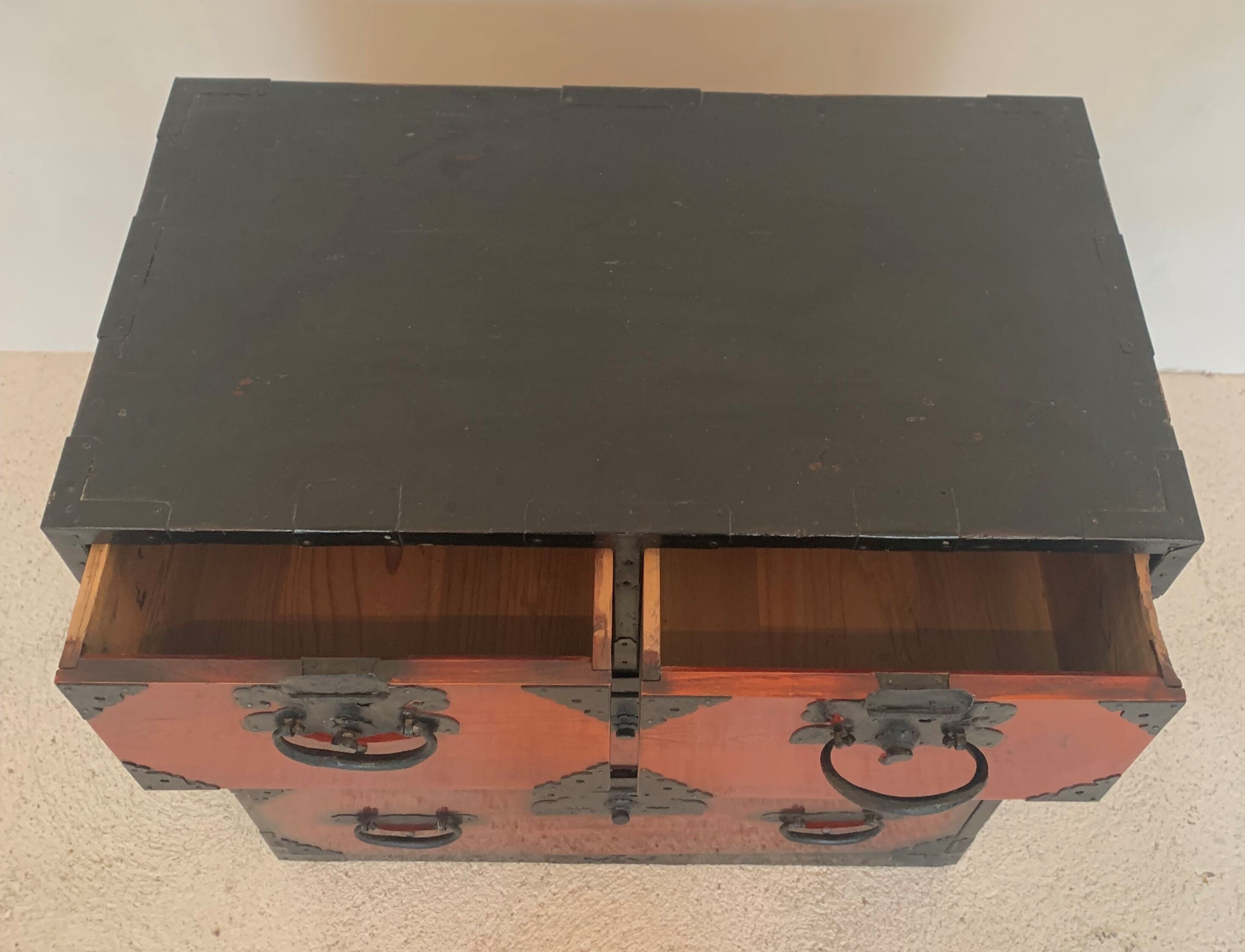 Japanese lacquered chest of drawers