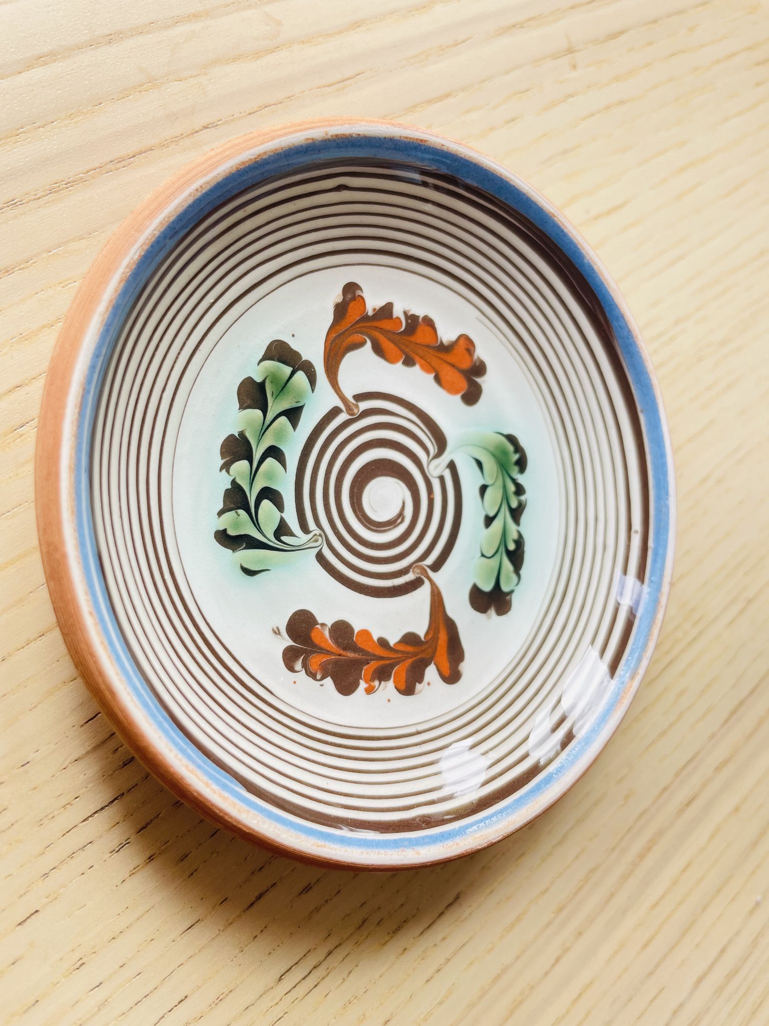 Assiette en céramique artisanat roumain