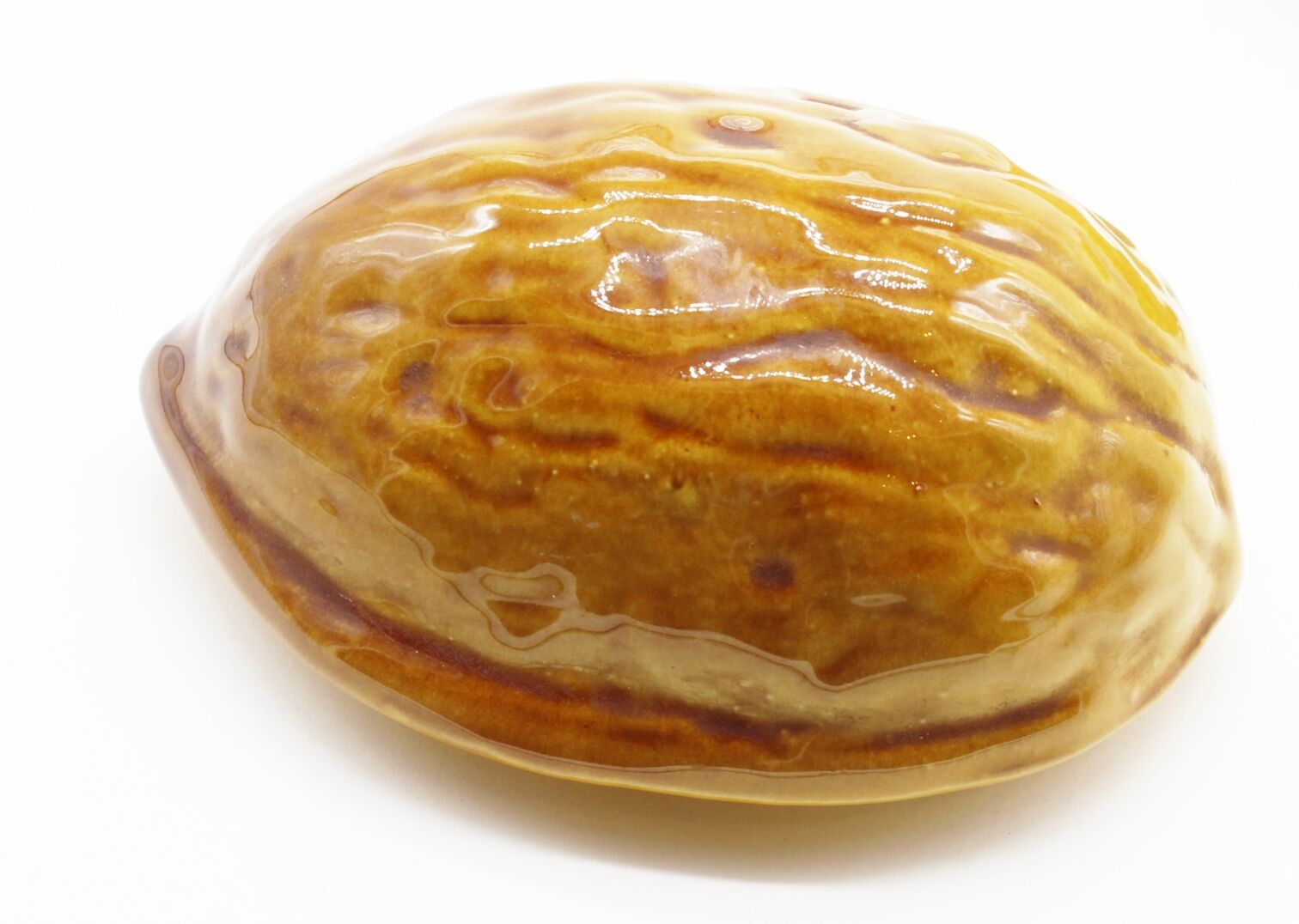 Nut-shaped box in dabbling