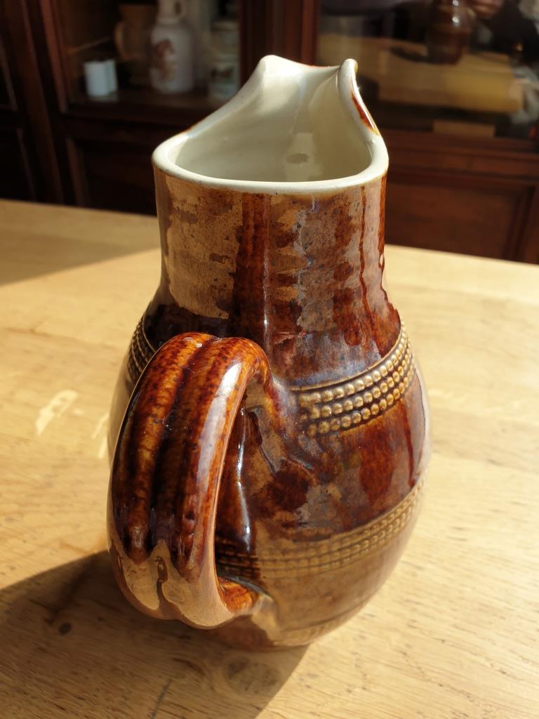 Berry's Berry pussity pitcher Booted medieval artcraft