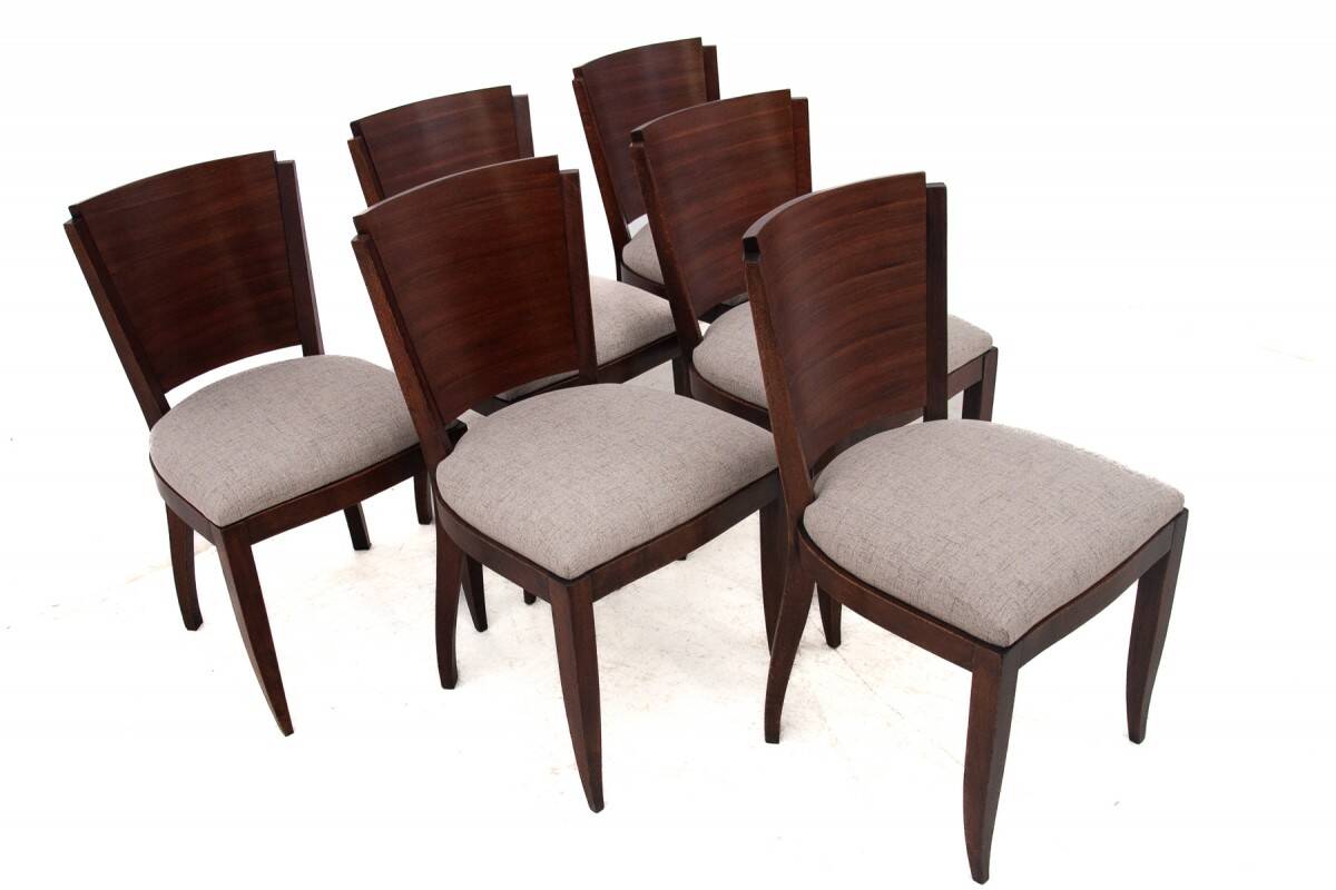 Original walnut extendable table, designed by Louis Majorelle, with 6 Art Deco chairs.