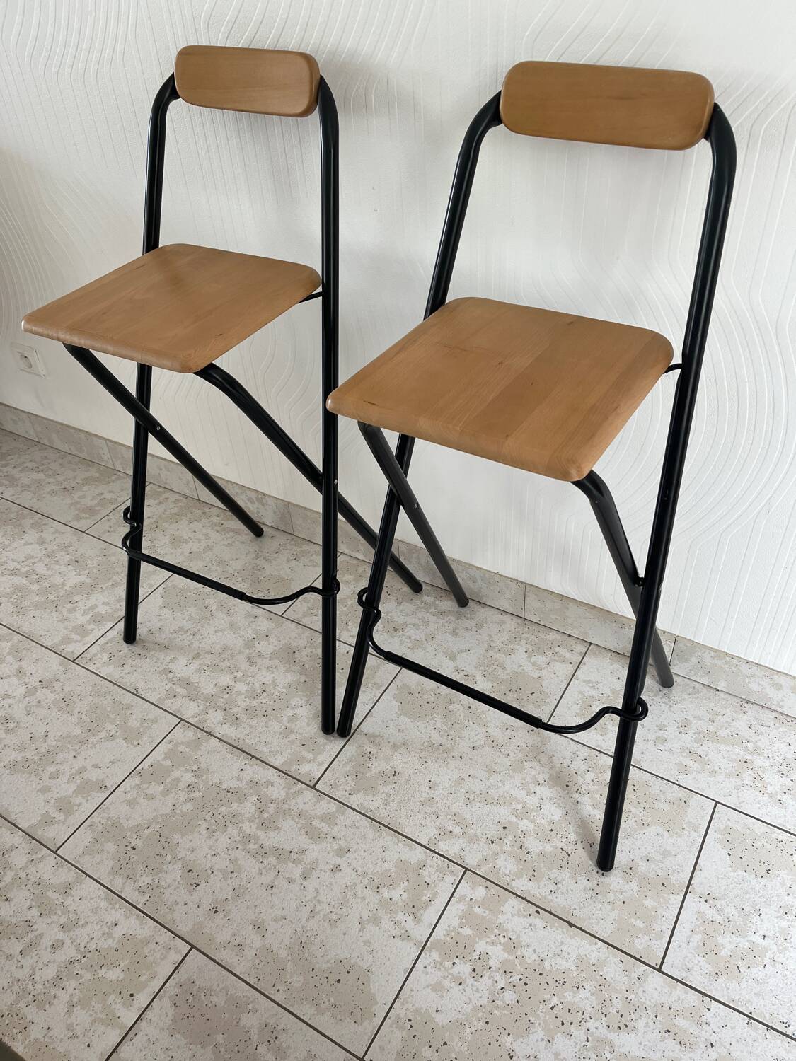 2 foldable bar stools from the 90s in wood and black metal