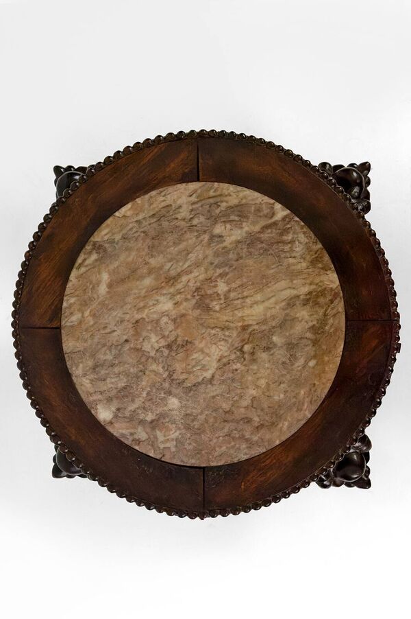 Sellette Asiatique en bois sculpté de Démons, plateau en marbre, Indochine, circa 1880