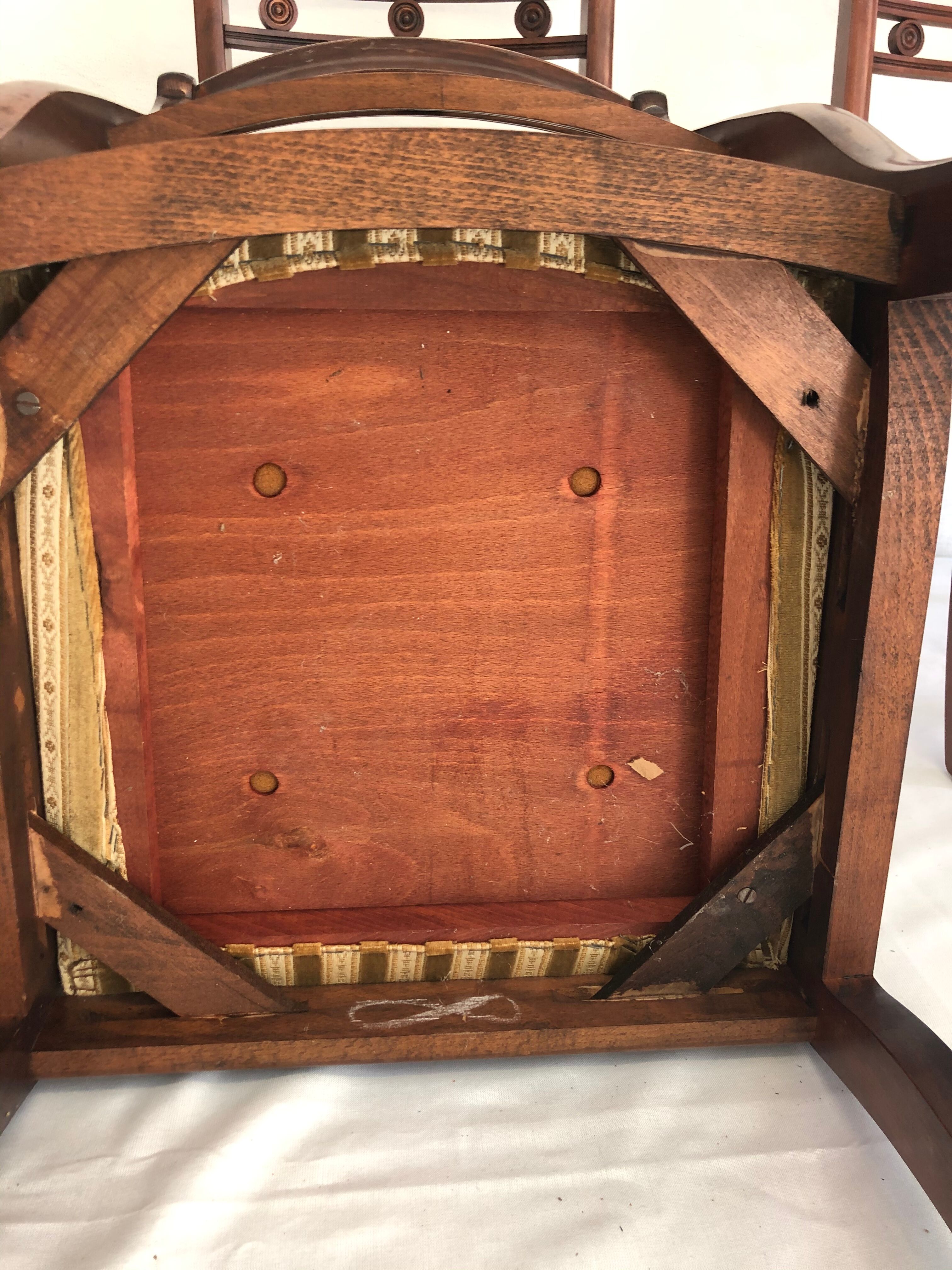 Lot of 4 English style chairs