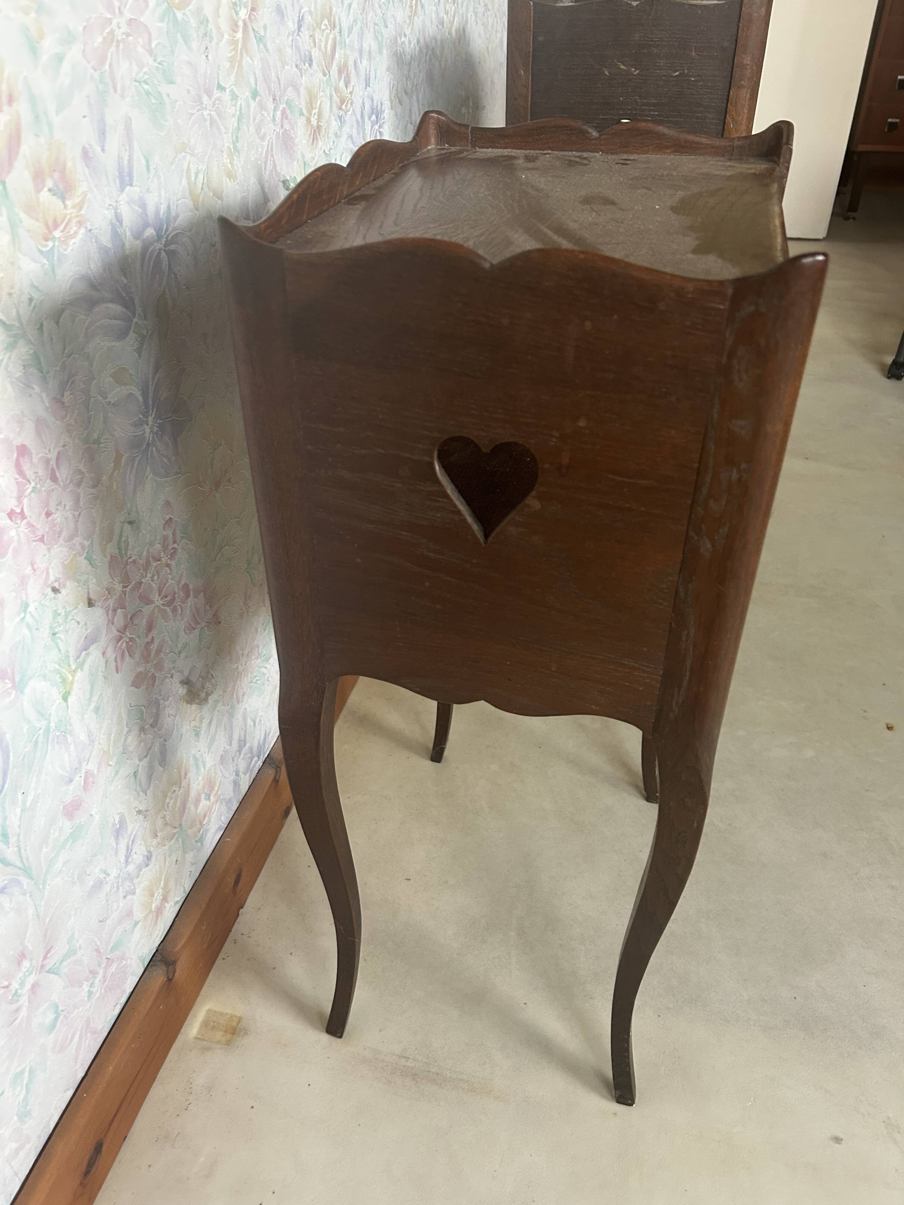 table d’appoint / chevet ancien de style Louis XV (