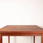 Table de repas Danoise carrée et extensible, teck, modèle 592, Arne Vodder.