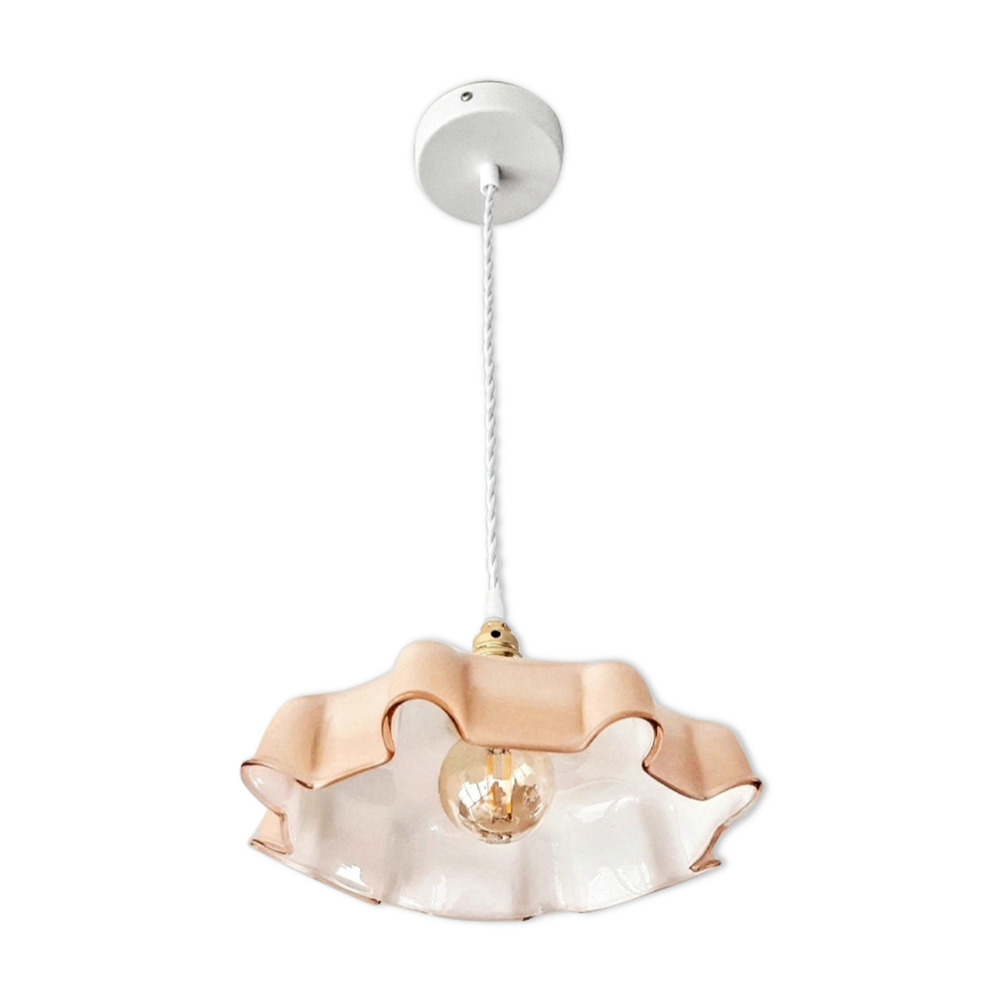 Pink opaline suspension