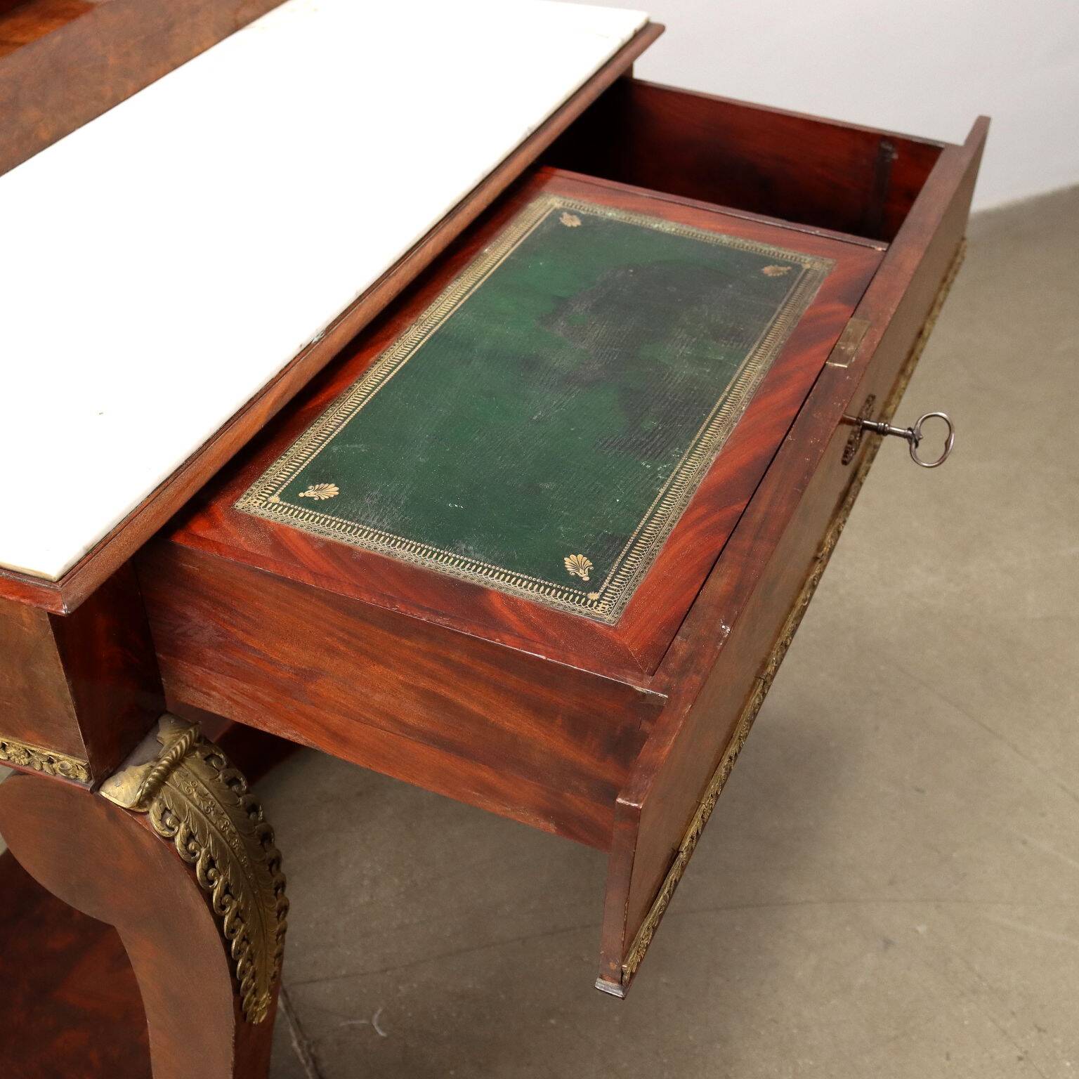 Commode en acajou restaurée, France, 19e siècle.