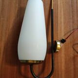 Applique laiton et opaline blanche
