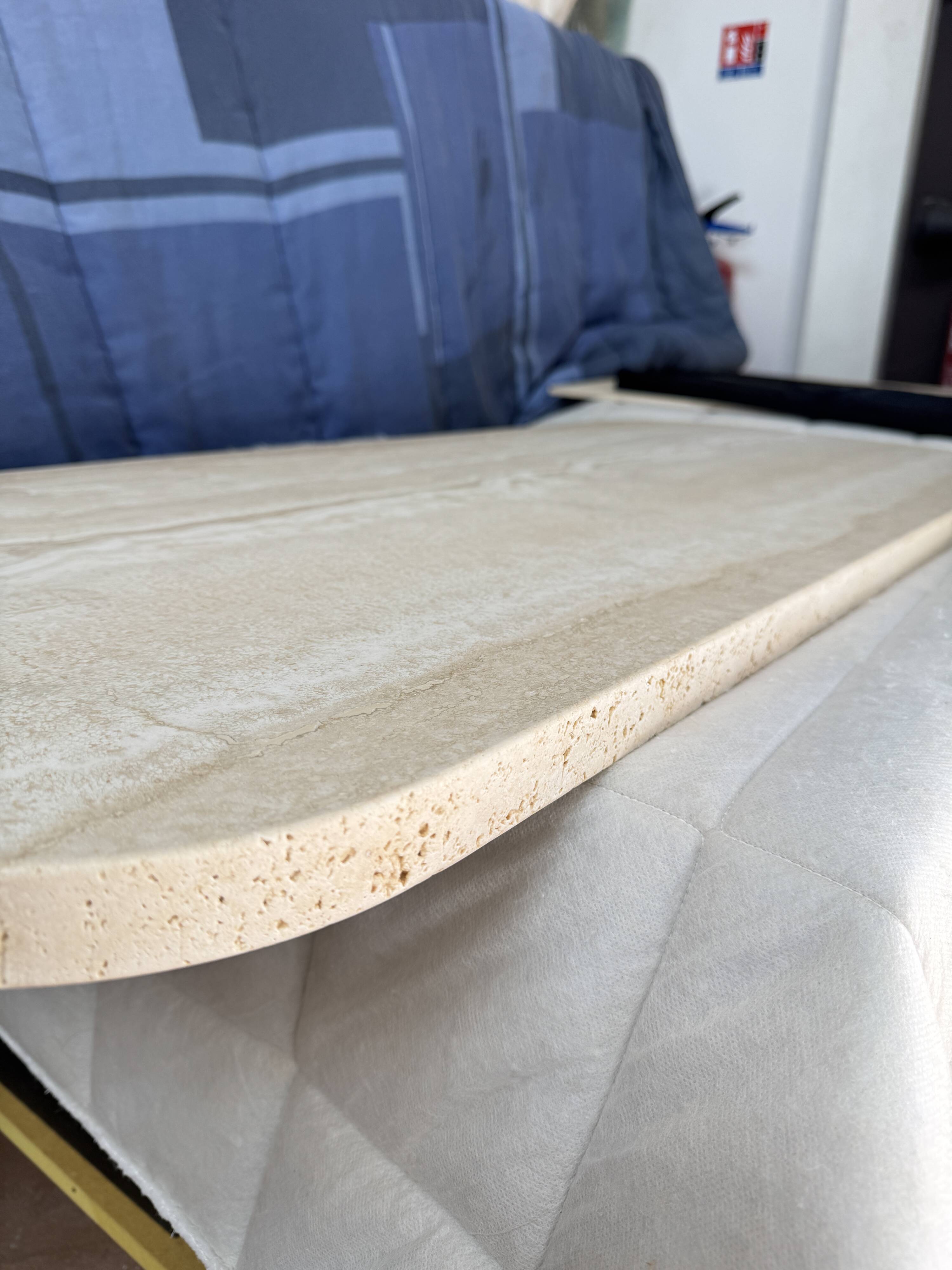 Coffee table in travertine and oak.