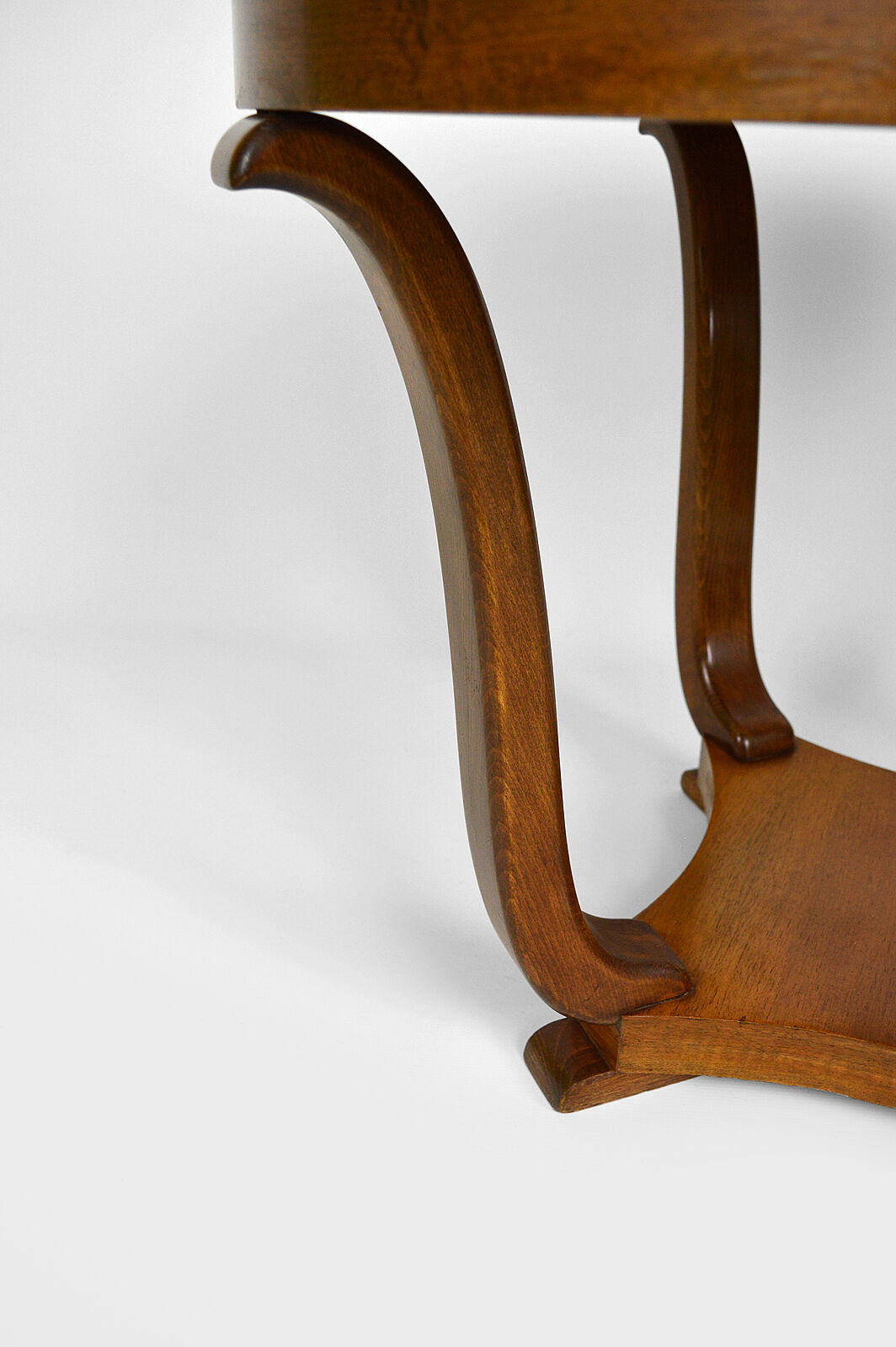 Round Art Deco pedestal table in walnut veneer circa 1930