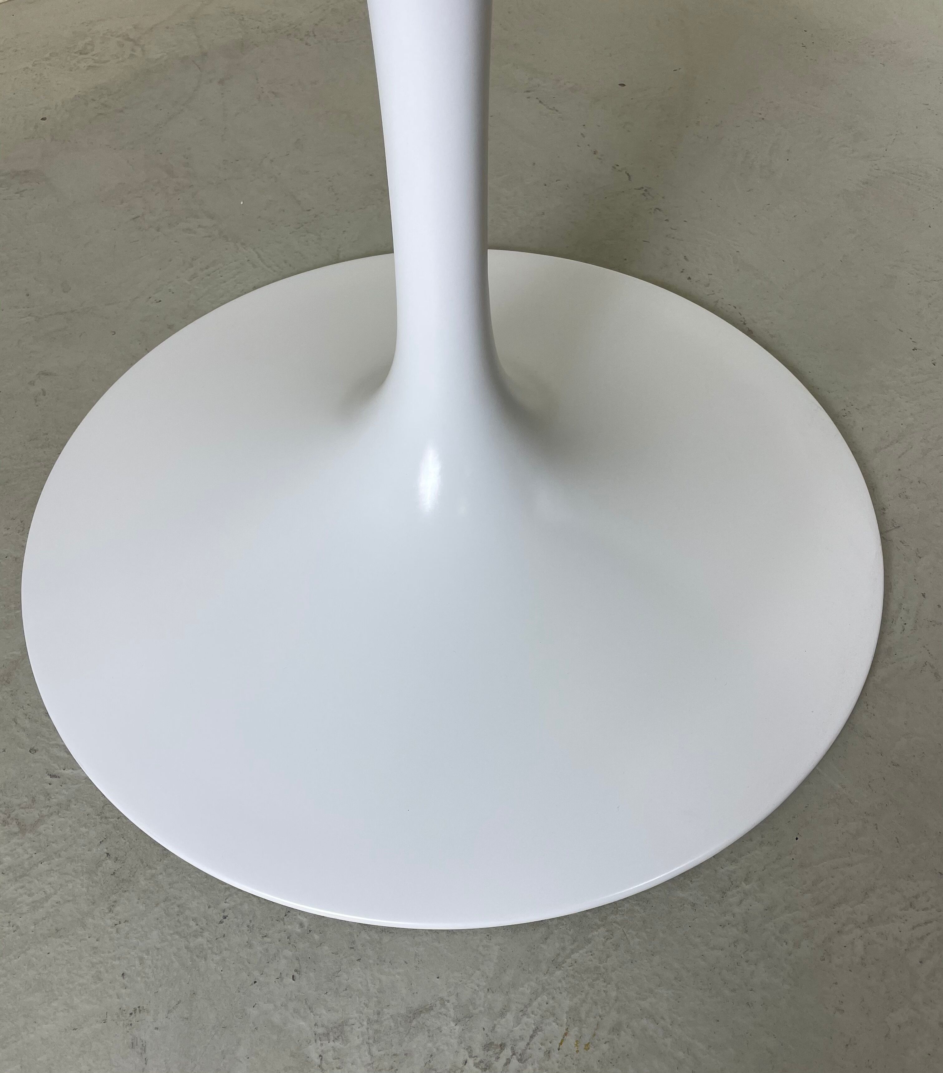 Table Saarinen pour Knoll International années 1960