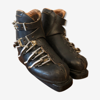 Chaussures de ski en cuir anciennes