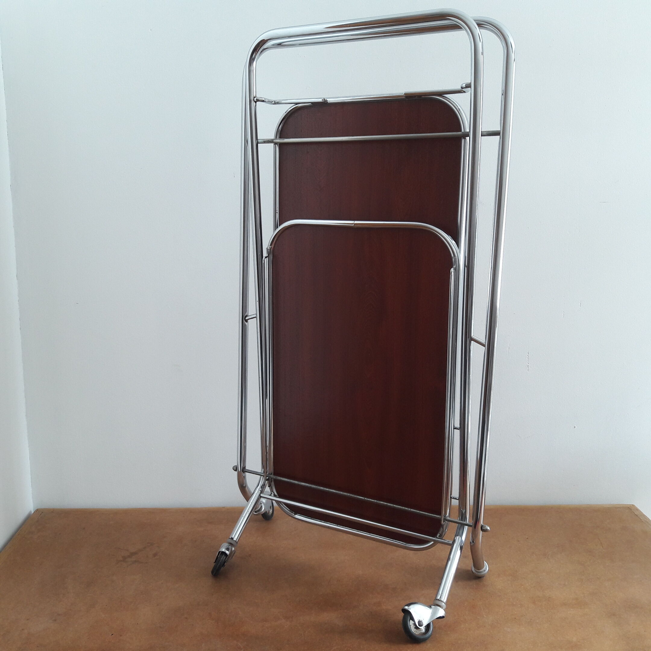 Vintage foldable service