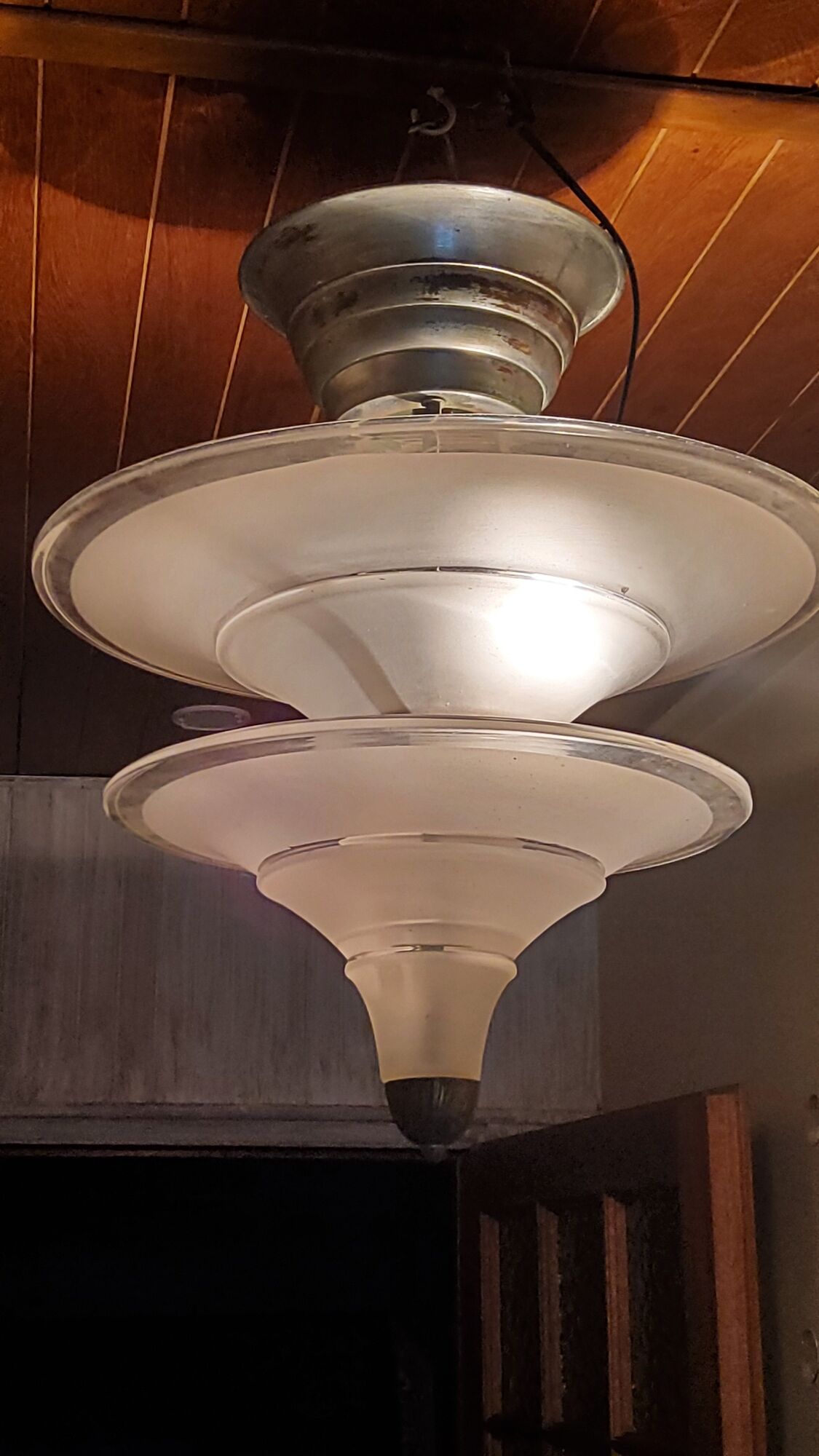 Art Deco chandelier in bronze and silvered brass double sink in opalescent glass