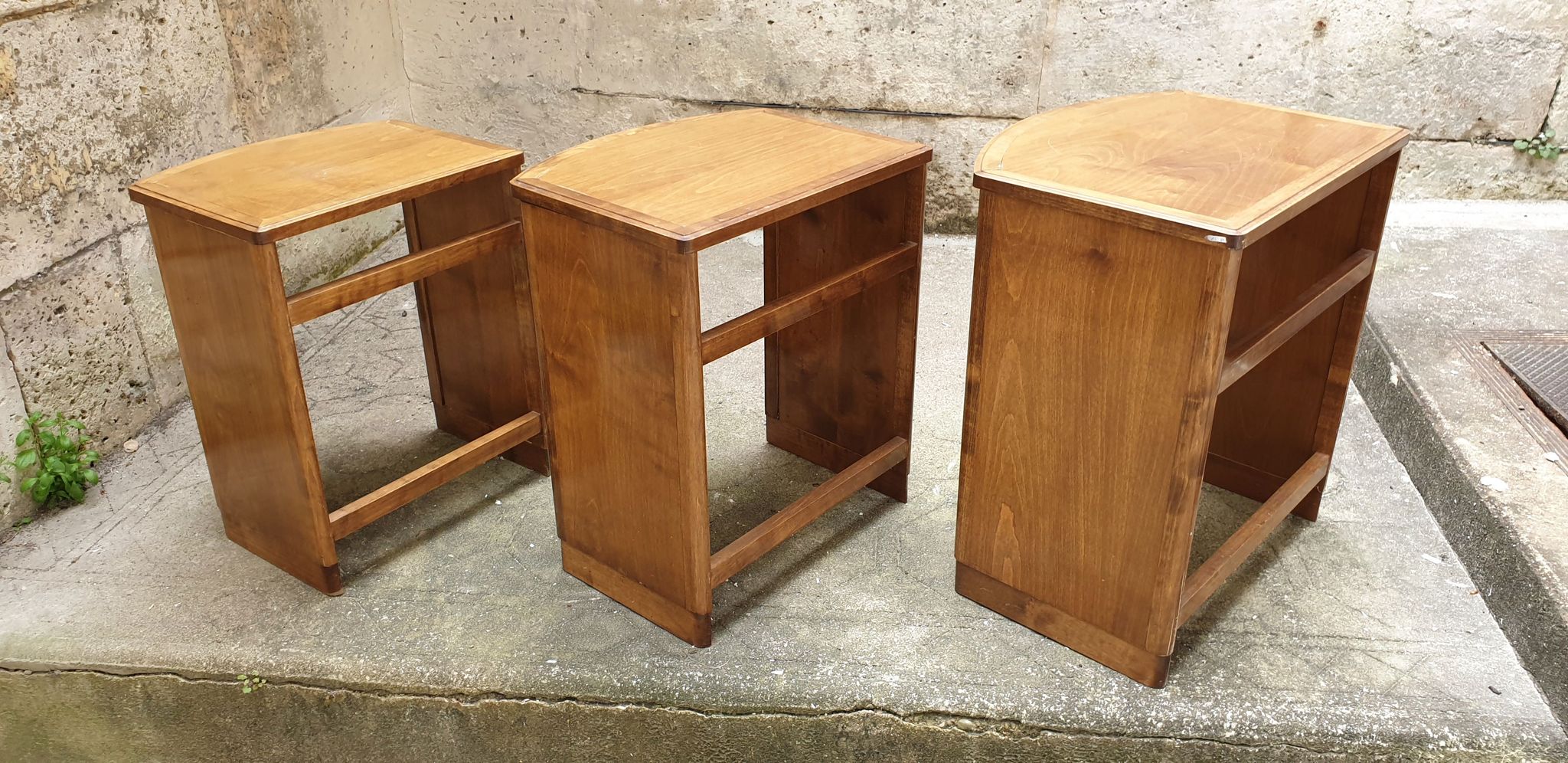 Tables gigognes en bois clair