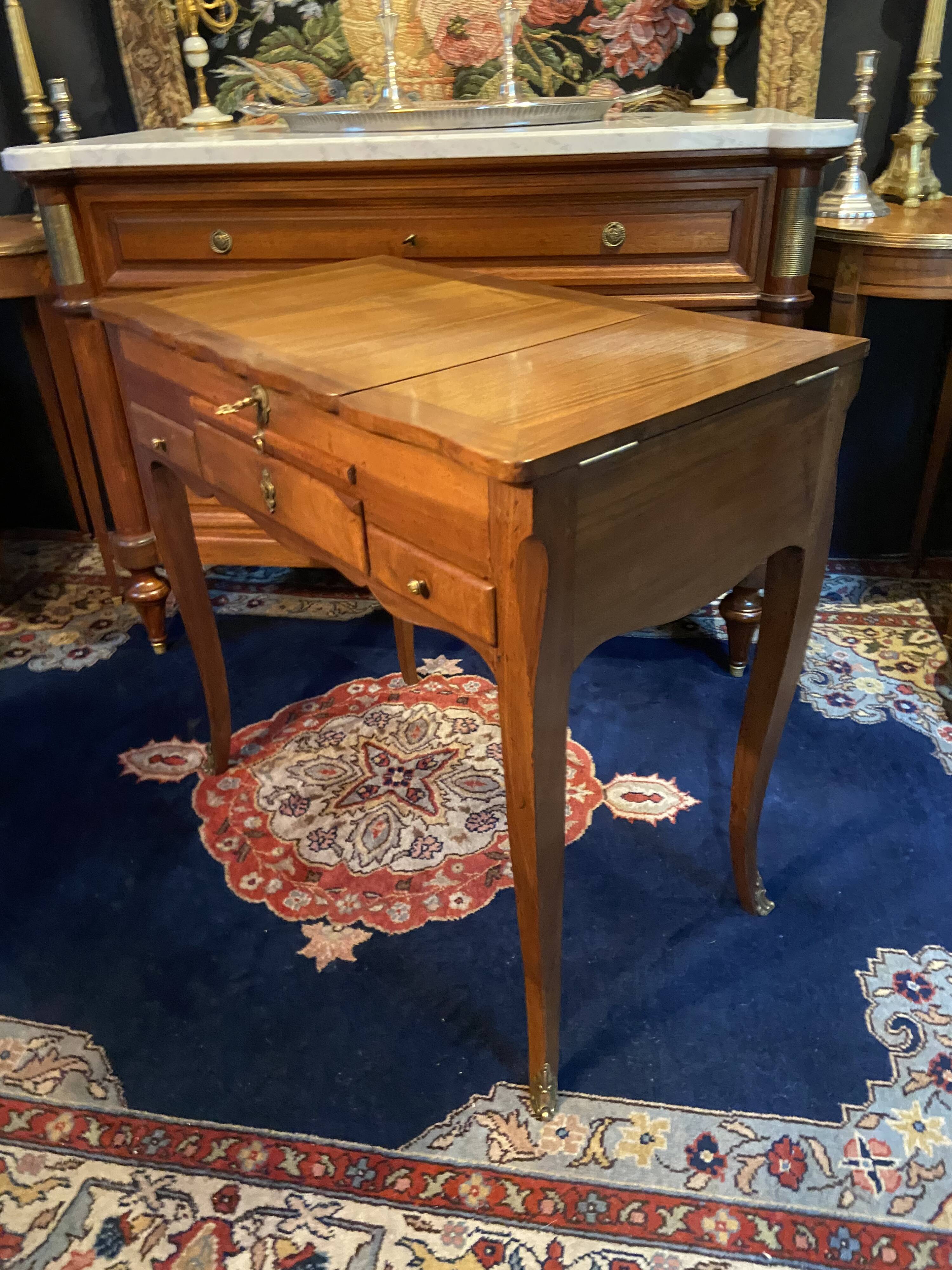 Louis XV walnut hairdresser from the 18th century marked N. Armant.