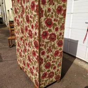 Armoire - penderie - Ancienne - Bois - Tissu Floral - Artisanal