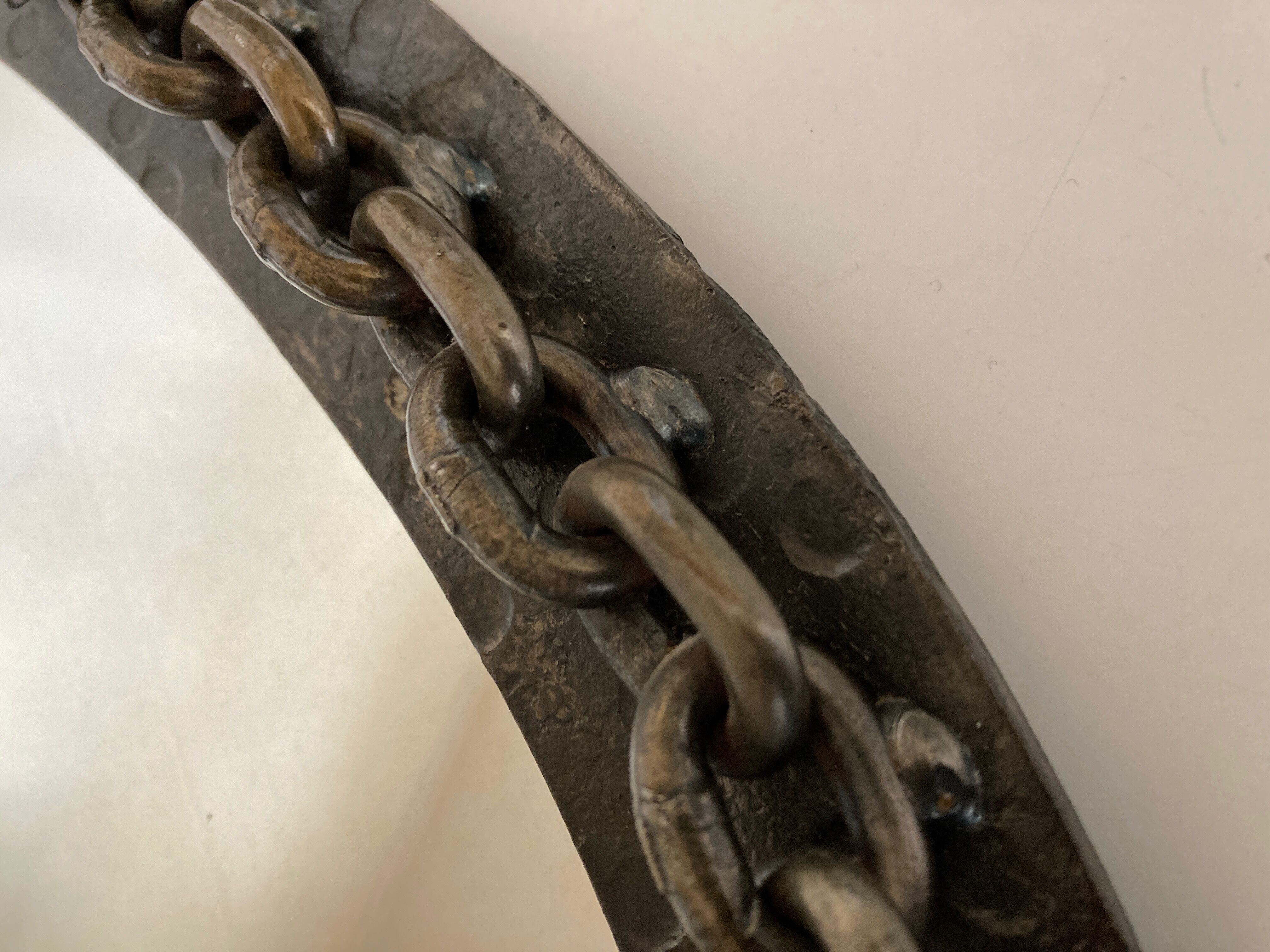 Mirror brutalist chain in beaten iron 1960 H55cm