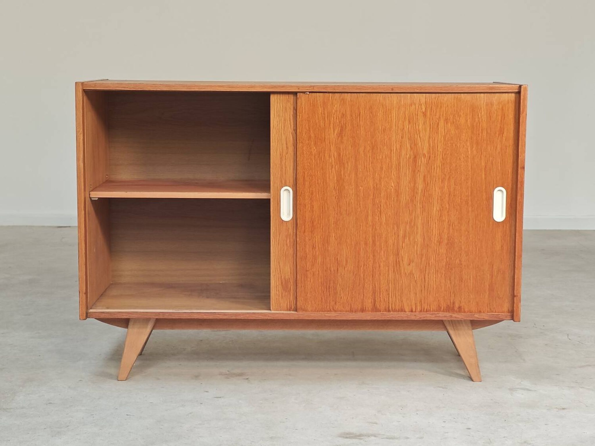 Buffet , meuble de rangement U-452  dub par Jiri Jiroutek pour Interier Praha 1960