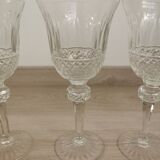 Verres à pied anciens taillés style St Louis 30 pièces