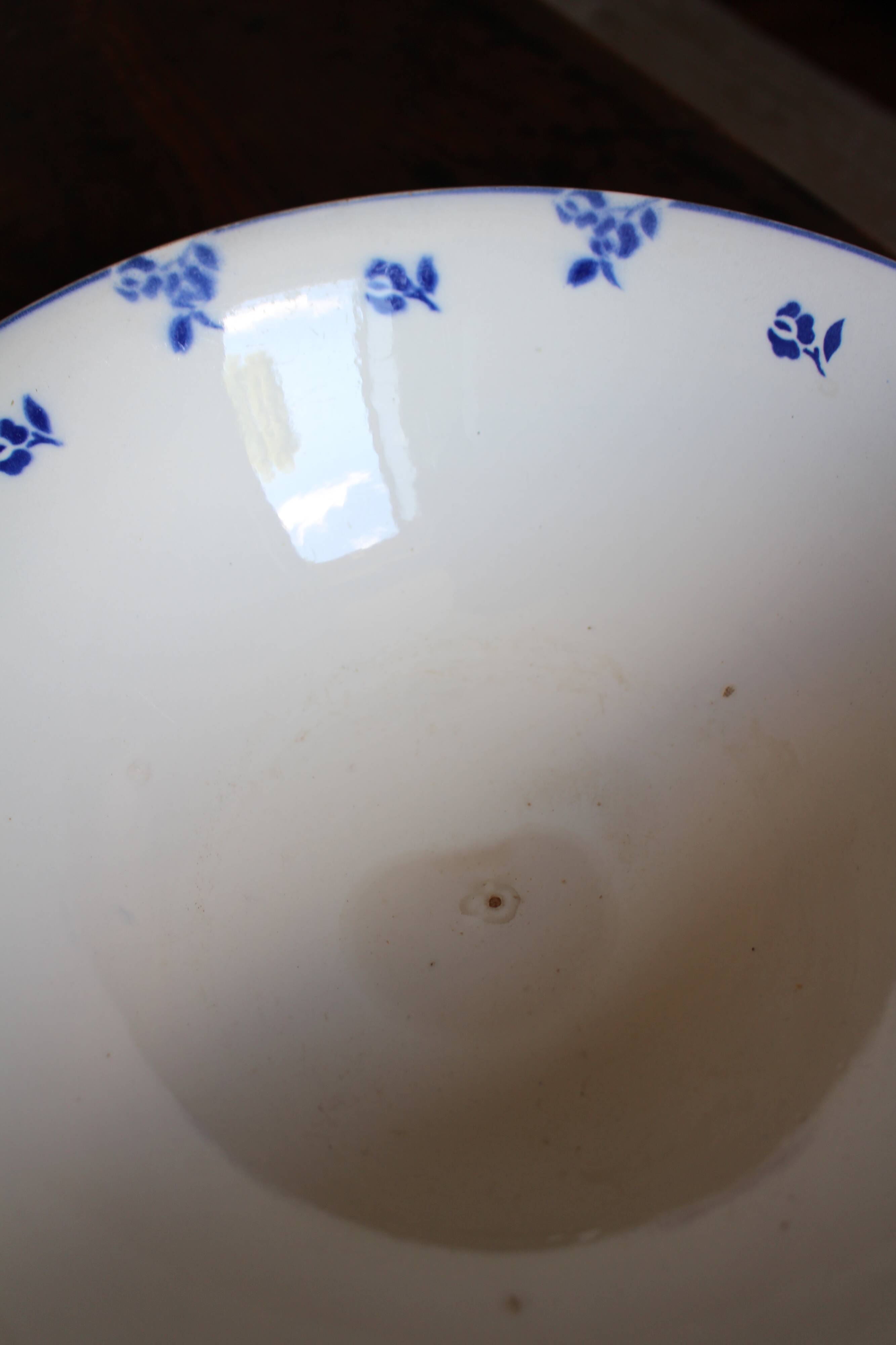 Blue salad bowl with Digoin Art Deco flowers