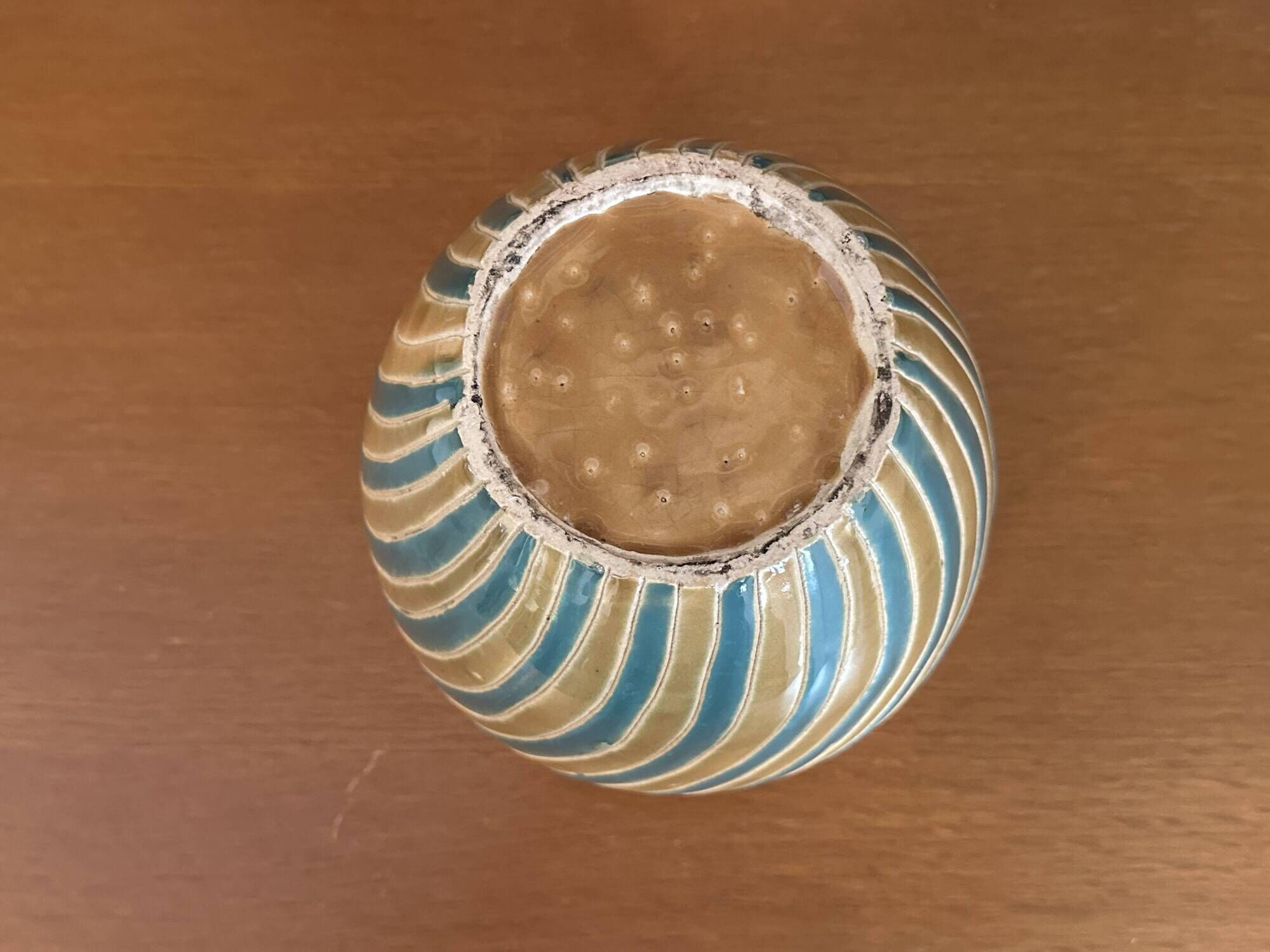 Ancien vase boule en céramique forme spirale vintage