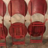 Table et chaises en tôle
