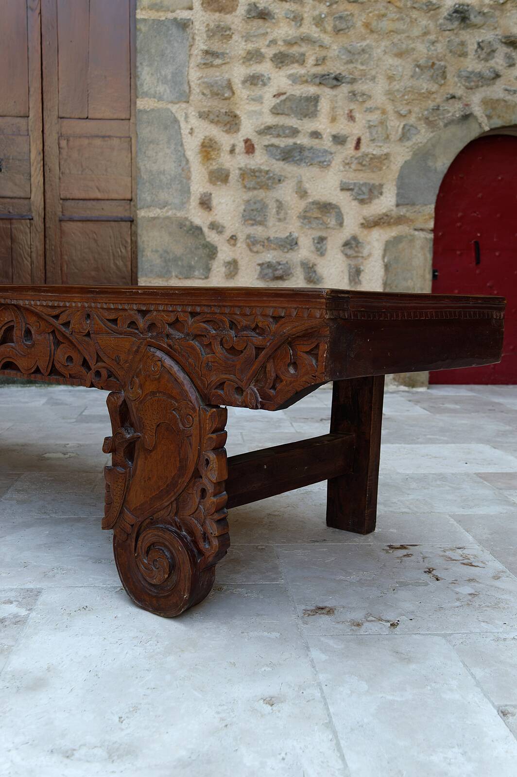 Important Indonesian bench in carved wood, Early 20th century