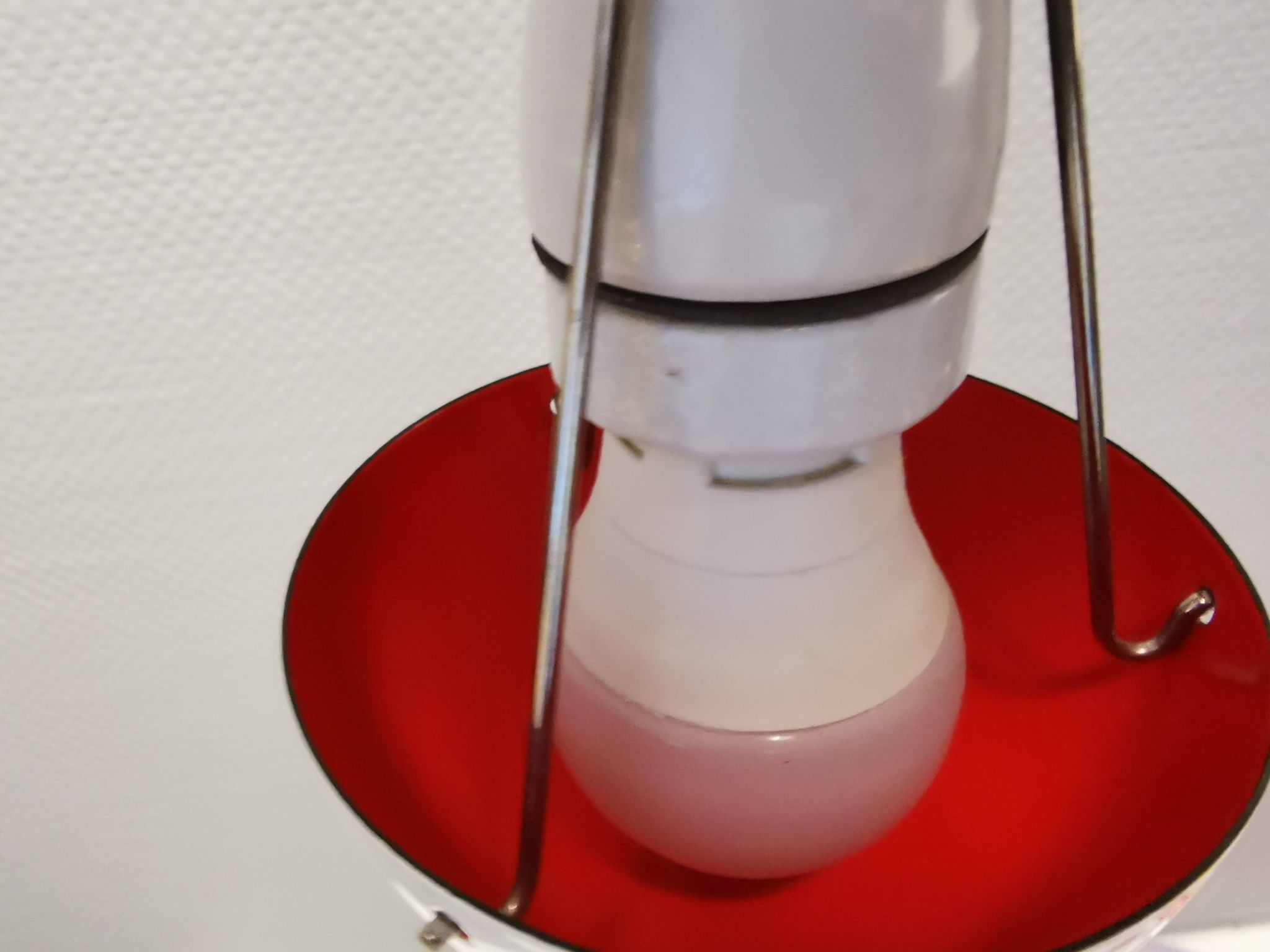 One of the old Flowerpot vp1 in enamel, designed by Verner Panton.