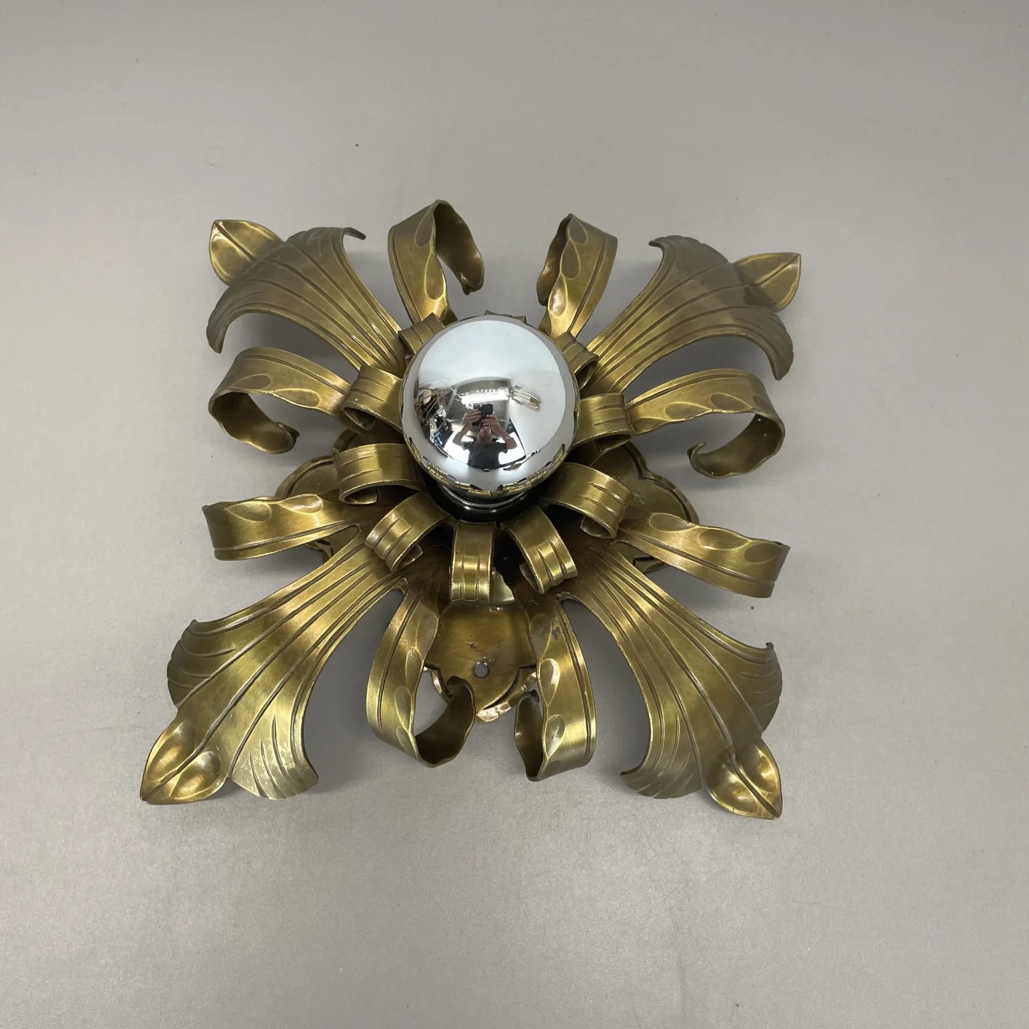 Rare 24 cm Large Theatre Ceiling Light in Gold-Coloured Brass in Florentine Leaf Style, Italy, 1970s