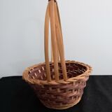 Two-tone basket with handle