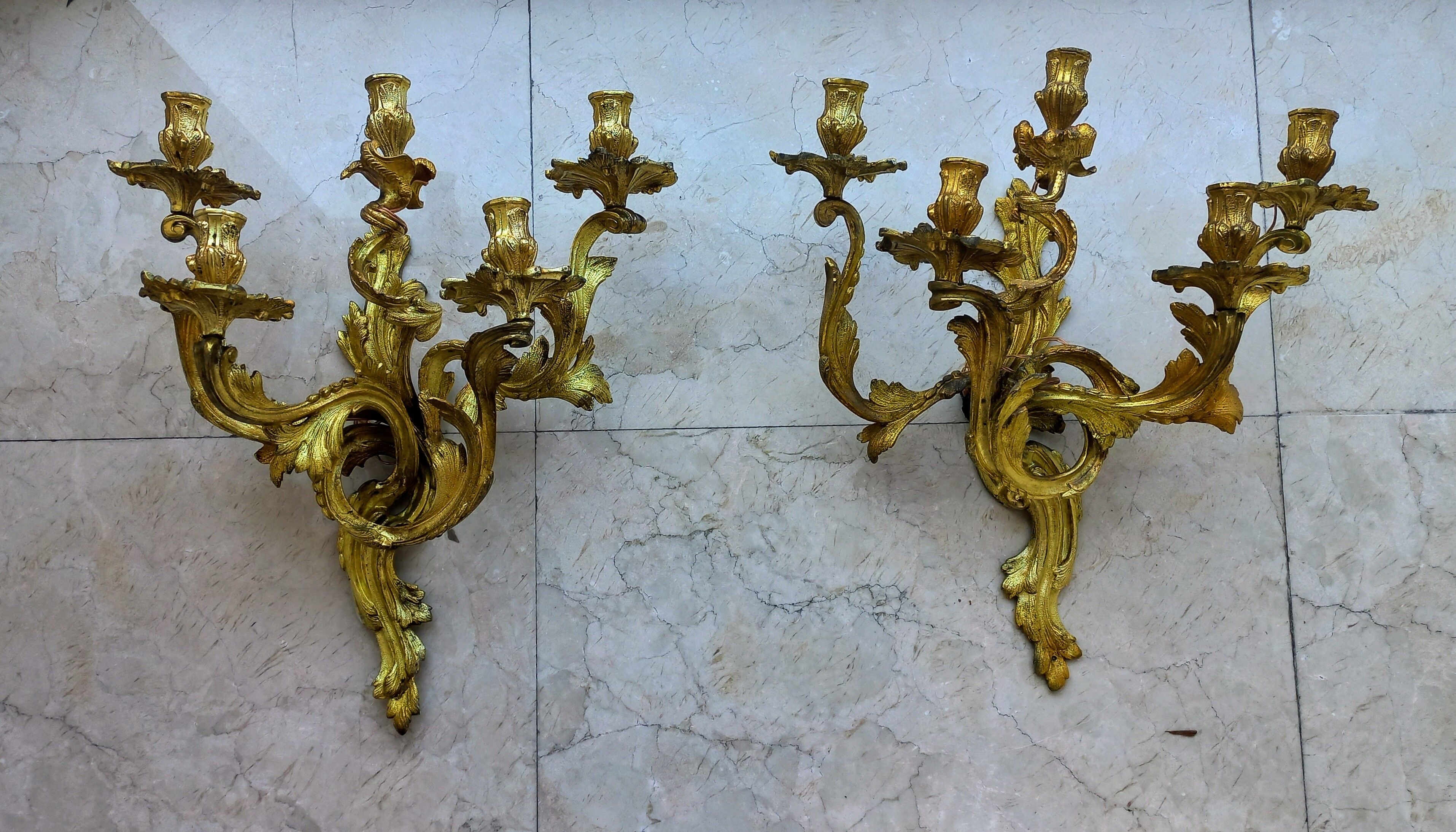 Paire d'appliques murales Louis XV en bronze