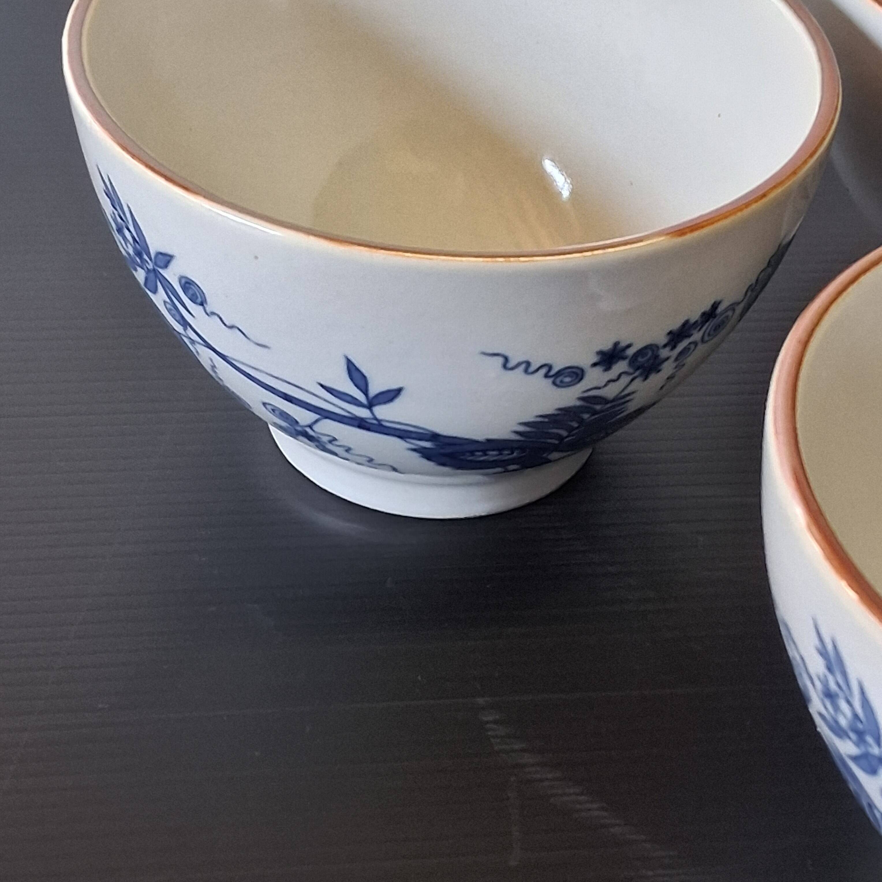 3 ceramic bowls in very good condition with a blue floral design.