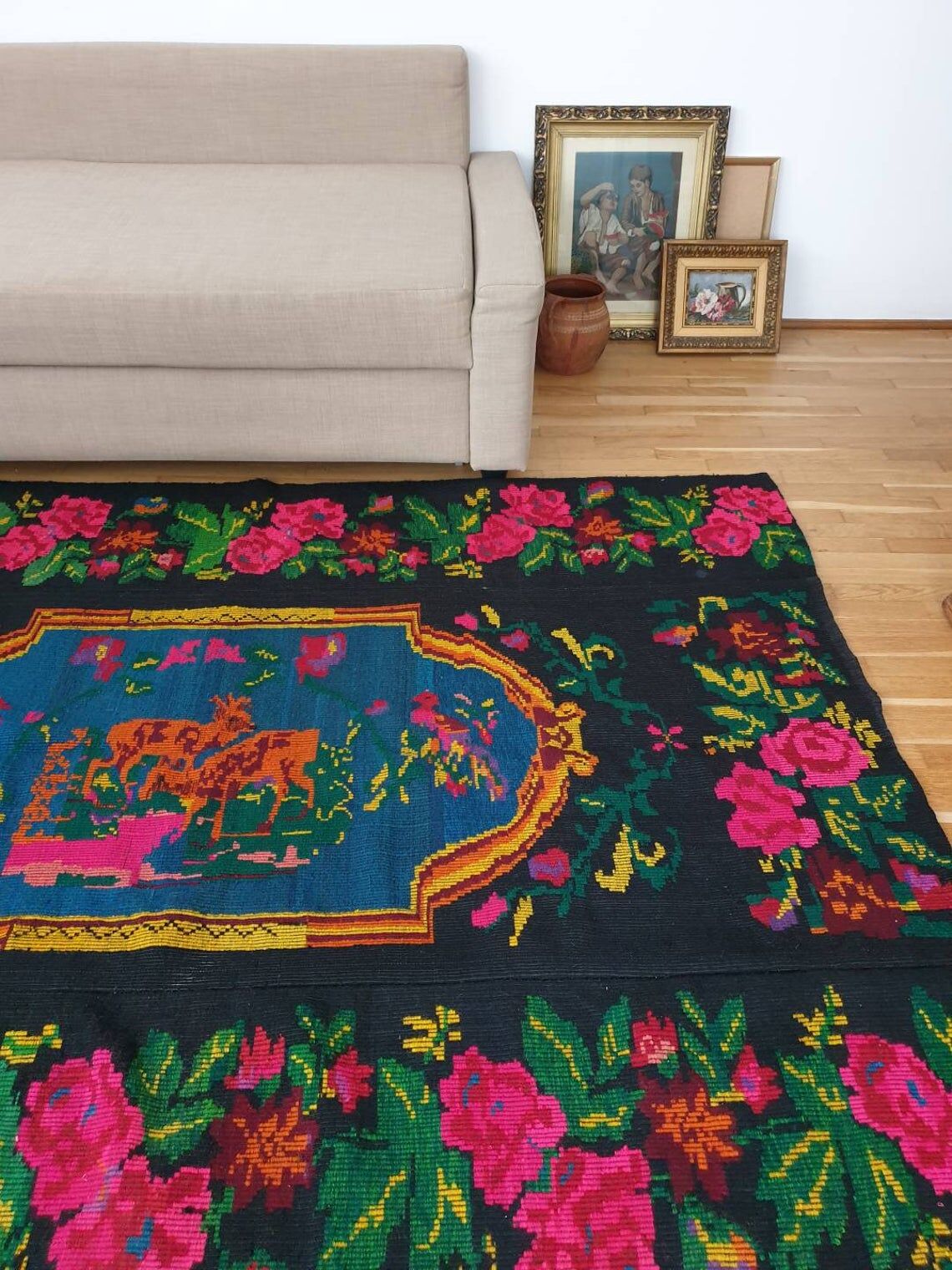 Charming Romanian rug with deers, lovely nature scenery on a floral background 155x205cm