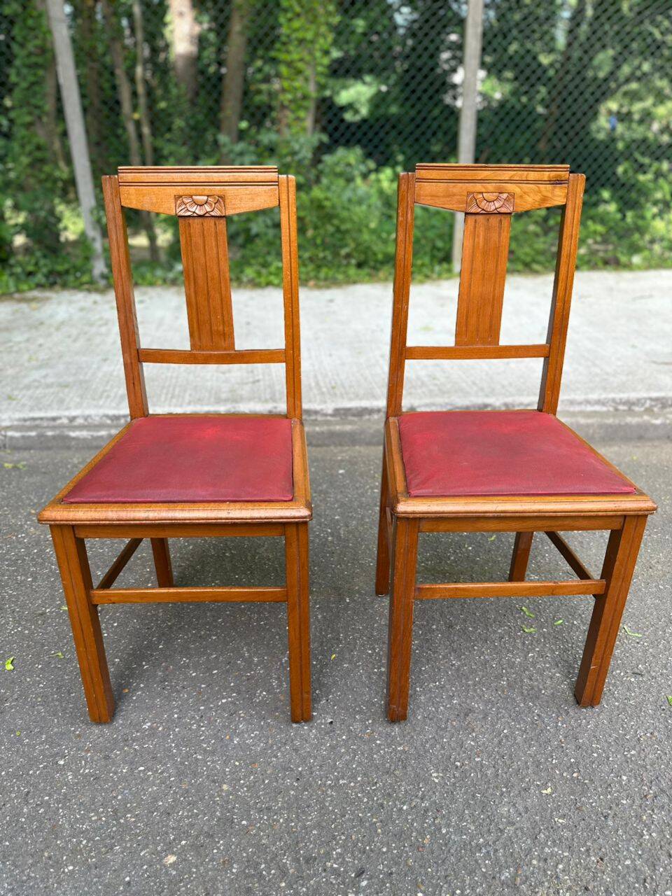 Pair of Art Deco chairs in solid oak and burgundy leather from around 1940.