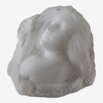 Sculpture visage de femme dans bloc en marbre 13 x 12 x 8 cm